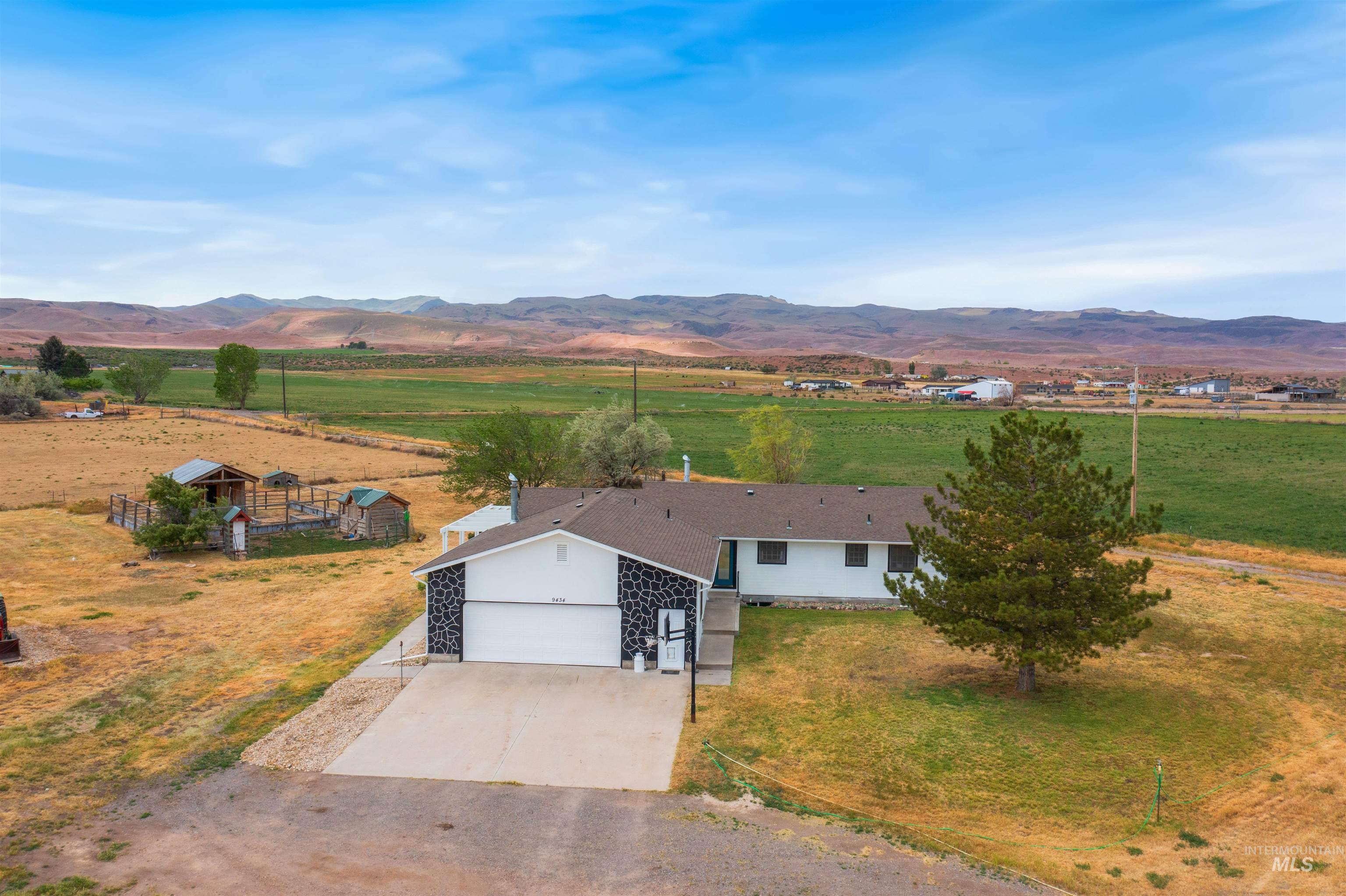 9434 Bonanza Ln, Melba, Idaho 83641, 4 Bedrooms, 2.5 Bathrooms, Residential For Sale, Price $615,000,MLS 98986231