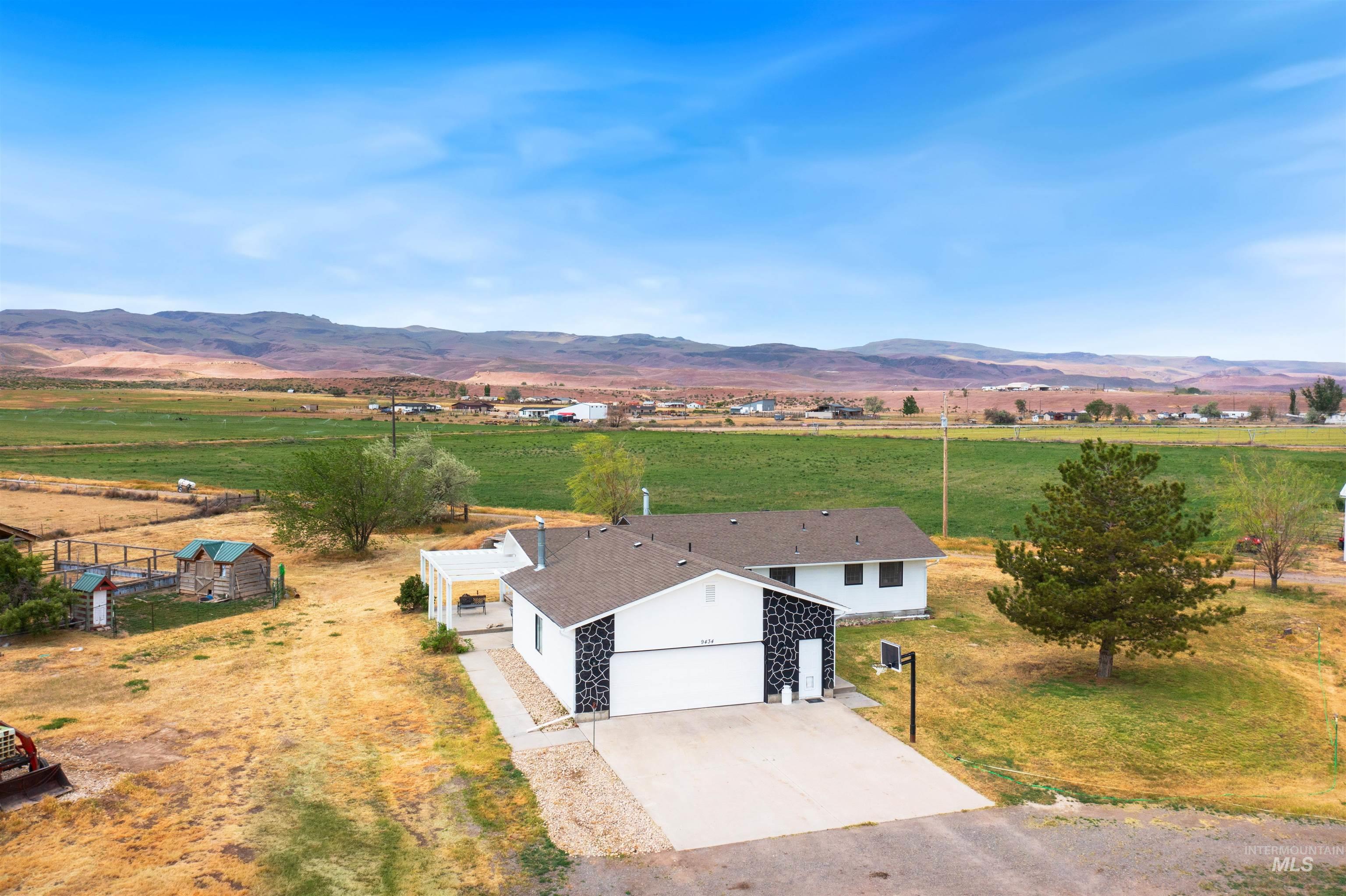 9434 Bonanza Ln, Melba, Idaho 83641, 4 Bedrooms, 2.5 Bathrooms, Residential For Sale, Price $615,000,MLS 98986231