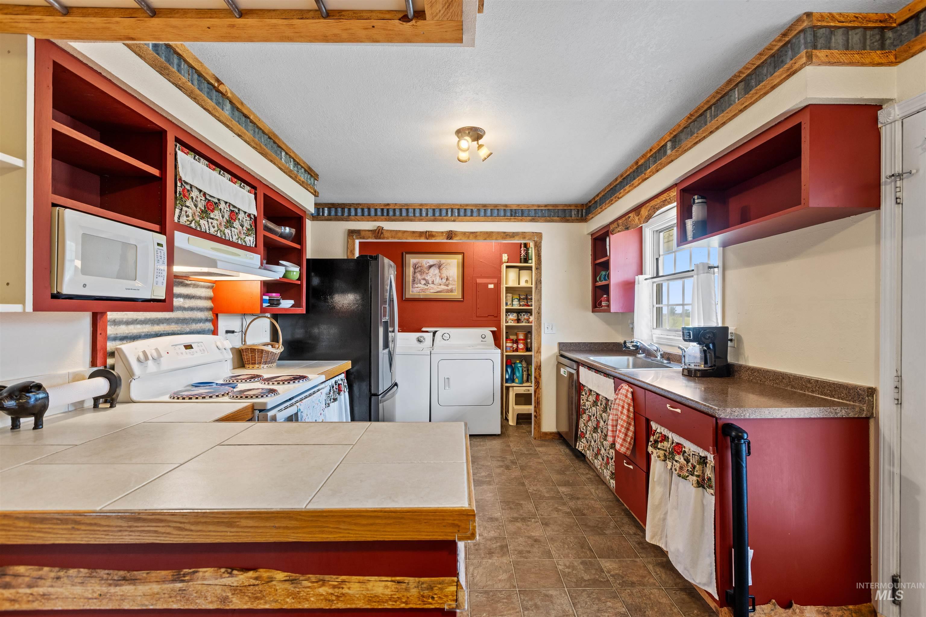 9434 Bonanza Ln, Melba, Idaho 83641, 4 Bedrooms, 2.5 Bathrooms, Residential For Sale, Price $615,000,MLS 98986231