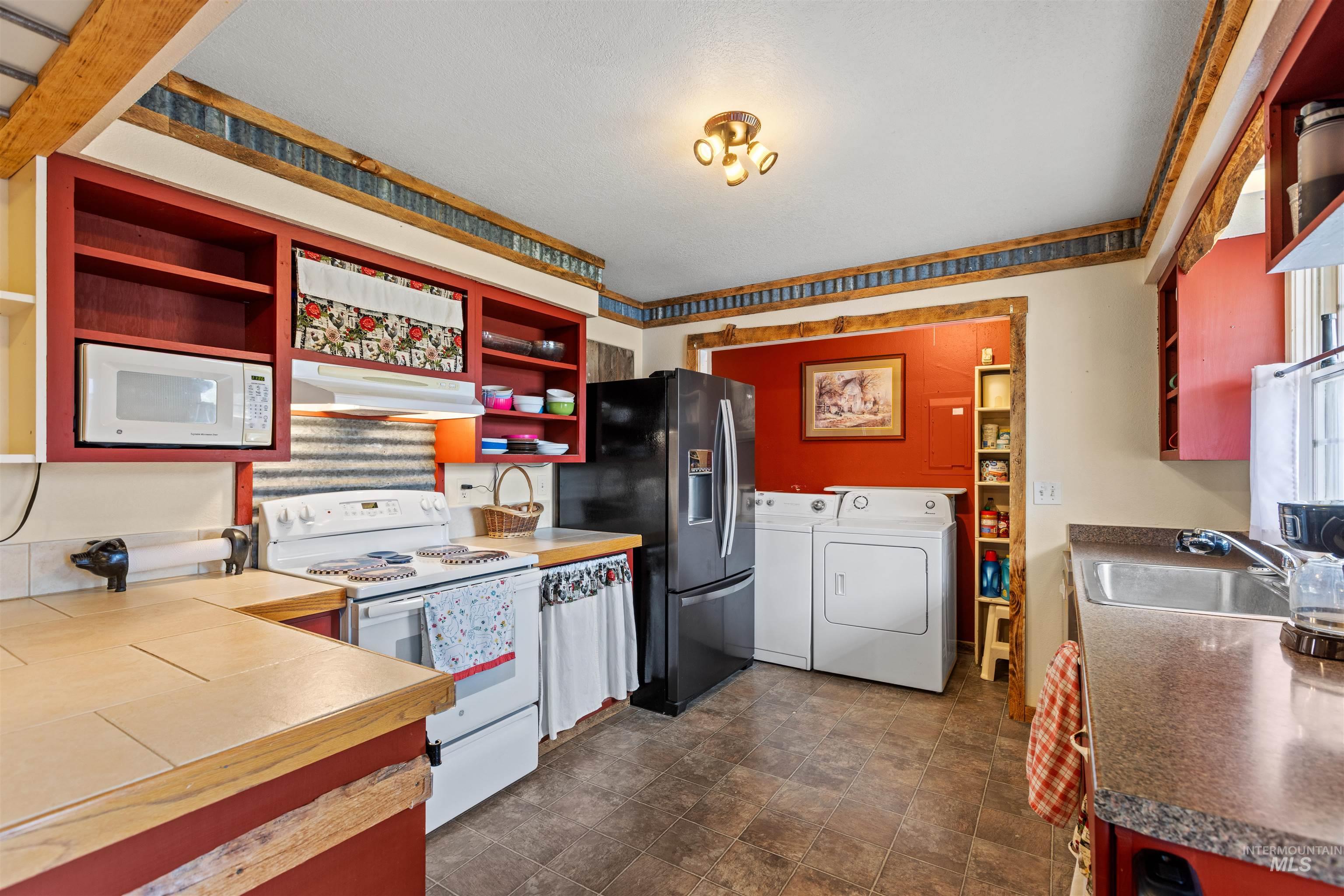 9434 Bonanza Ln, Melba, Idaho 83641, 4 Bedrooms, 2.5 Bathrooms, Residential For Sale, Price $615,000,MLS 98986231