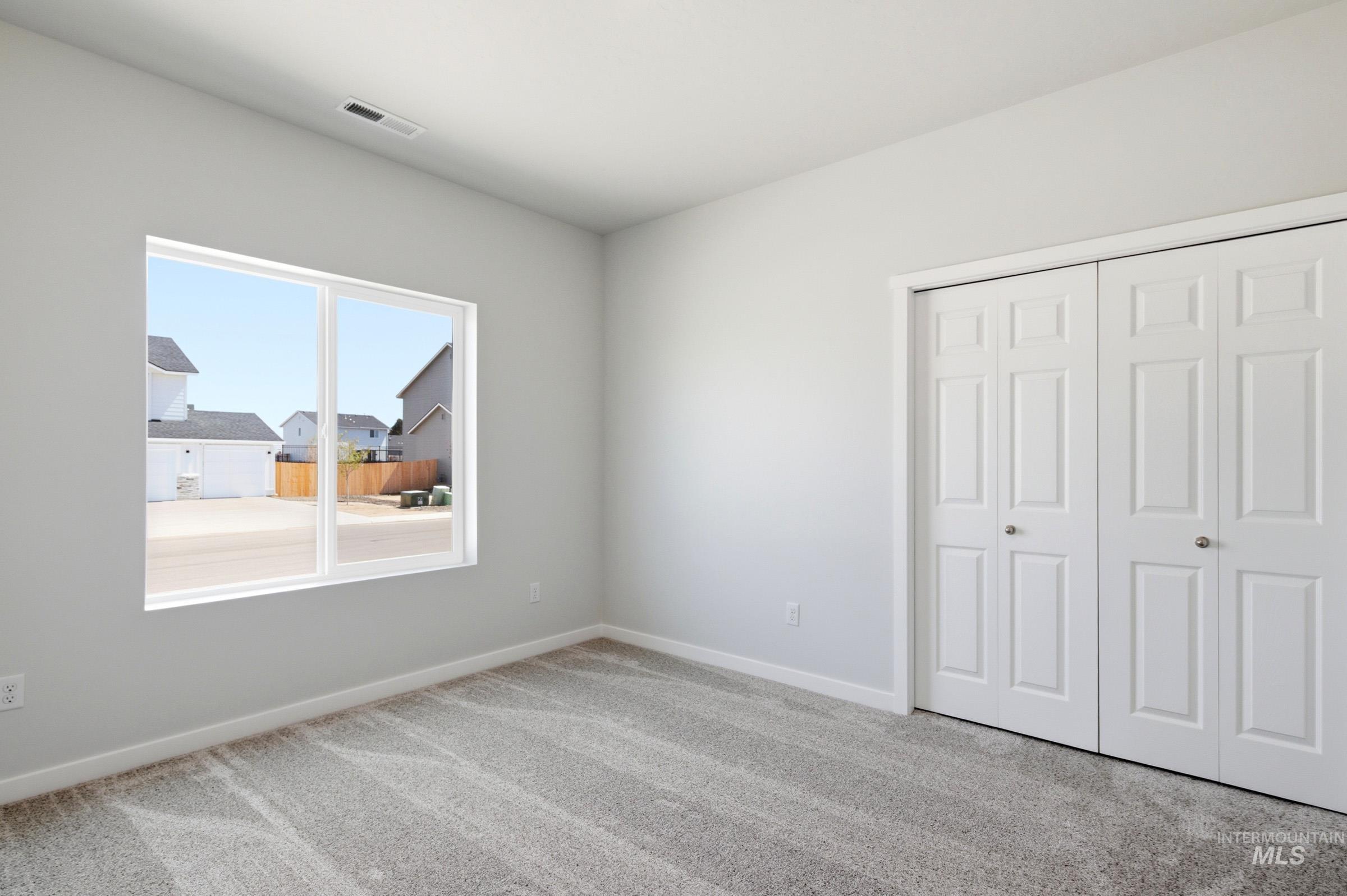 811 Thunderbolt Dr, Mountain Home, Idaho 83647, 4 Bedrooms, 2.5 Bathrooms, Residential For Sale, Price $489,990,MLS 98986232