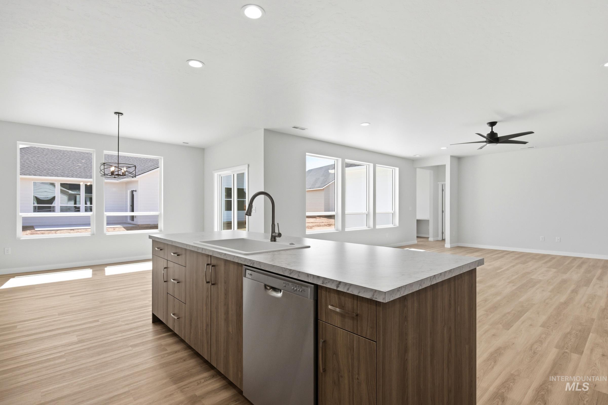 811 Thunderbolt Dr, Mountain Home, Idaho 83647, 4 Bedrooms, 2.5 Bathrooms, Residential For Sale, Price $489,990,MLS 98986232