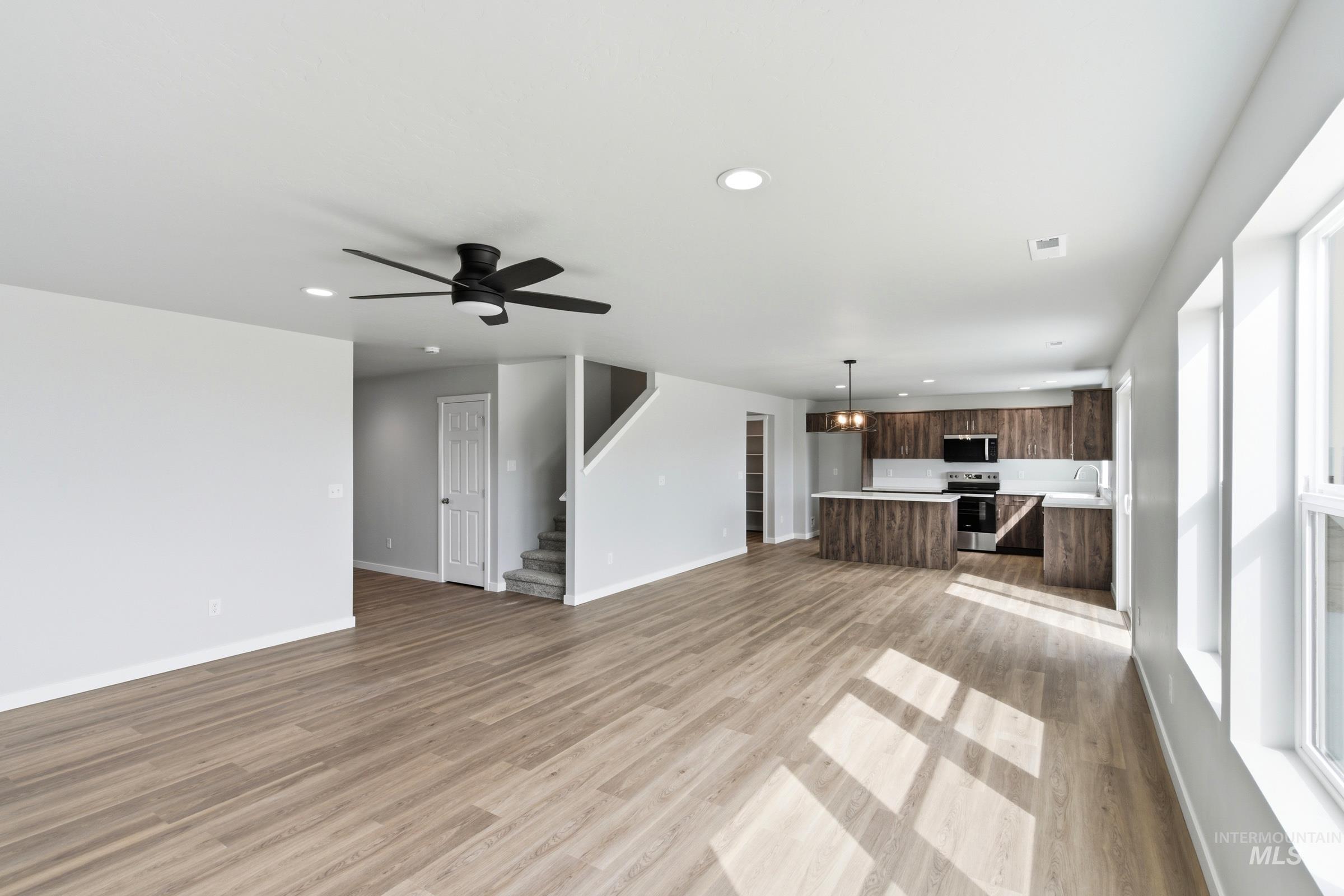839 Thunderbolt Dr, Mountain Home, Idaho 83647, 5 Bedrooms, 3 Bathrooms, Residential For Sale, Price $474,990,MLS 98986233