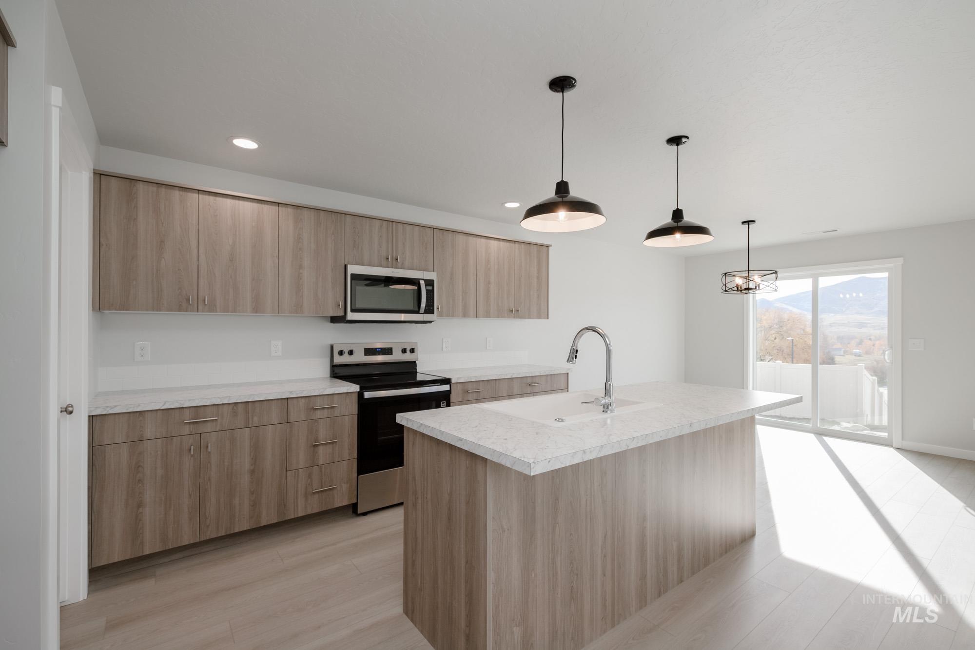 928 Thunderbolt St, Mountain Home, Idaho 83647, 4 Bedrooms, 2.5 Bathrooms, Residential For Sale, Price $414,990, 98986234