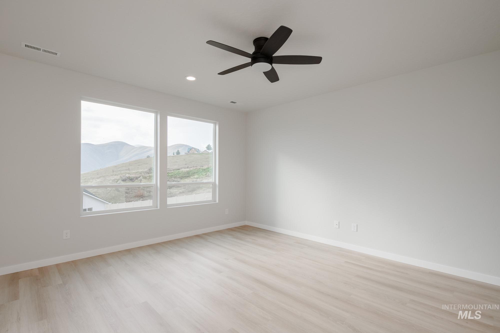 944 Thunderbolt St, Mountain Home, Idaho 83647, 3 Bedrooms, 2.5 Bathrooms, Residential For Sale, Price $394,990, 98986235