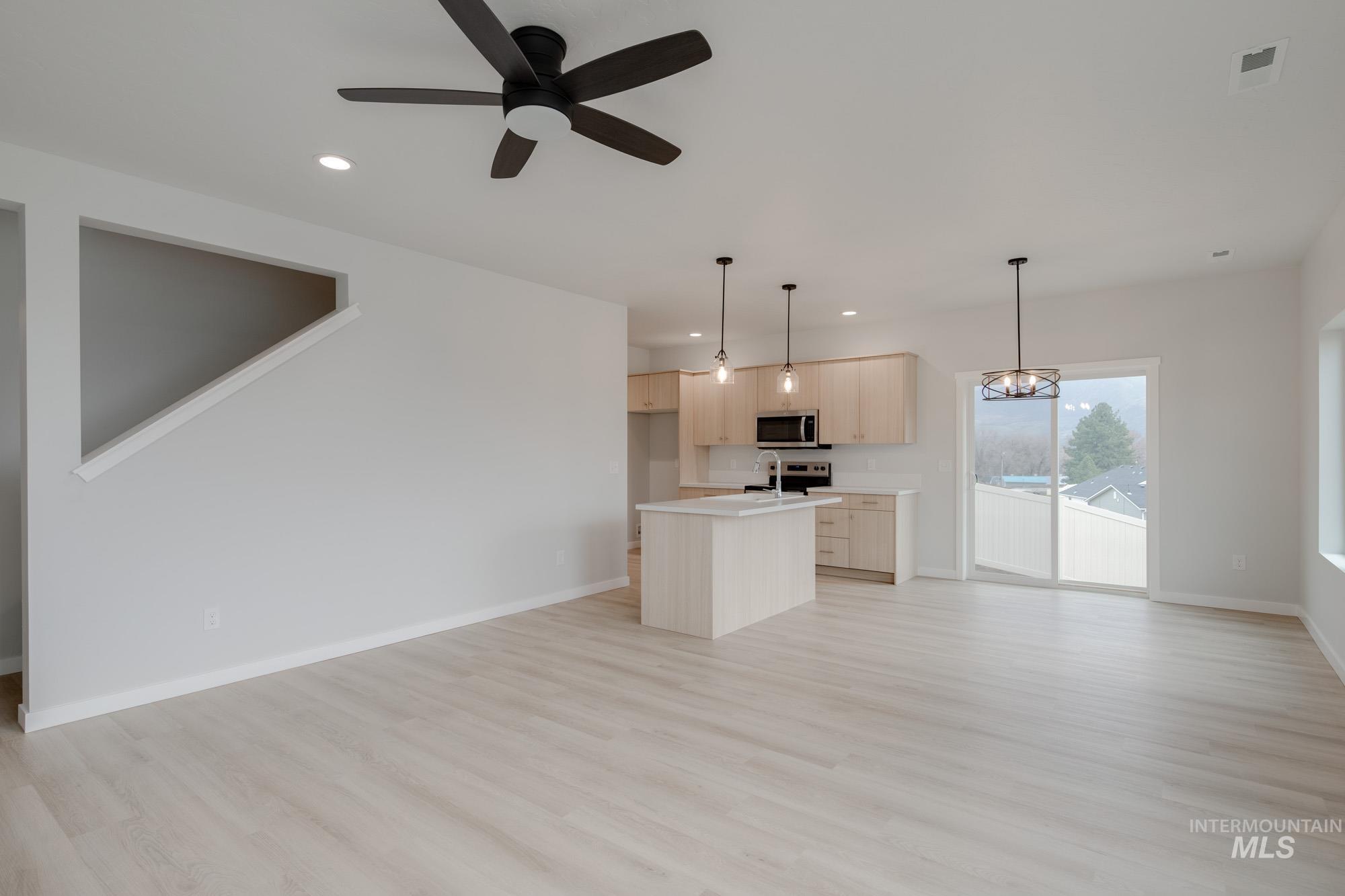 944 Thunderbolt St, Mountain Home, Idaho 83647, 3 Bedrooms, 2.5 Bathrooms, Residential For Sale, Price $394,990, 98986235
