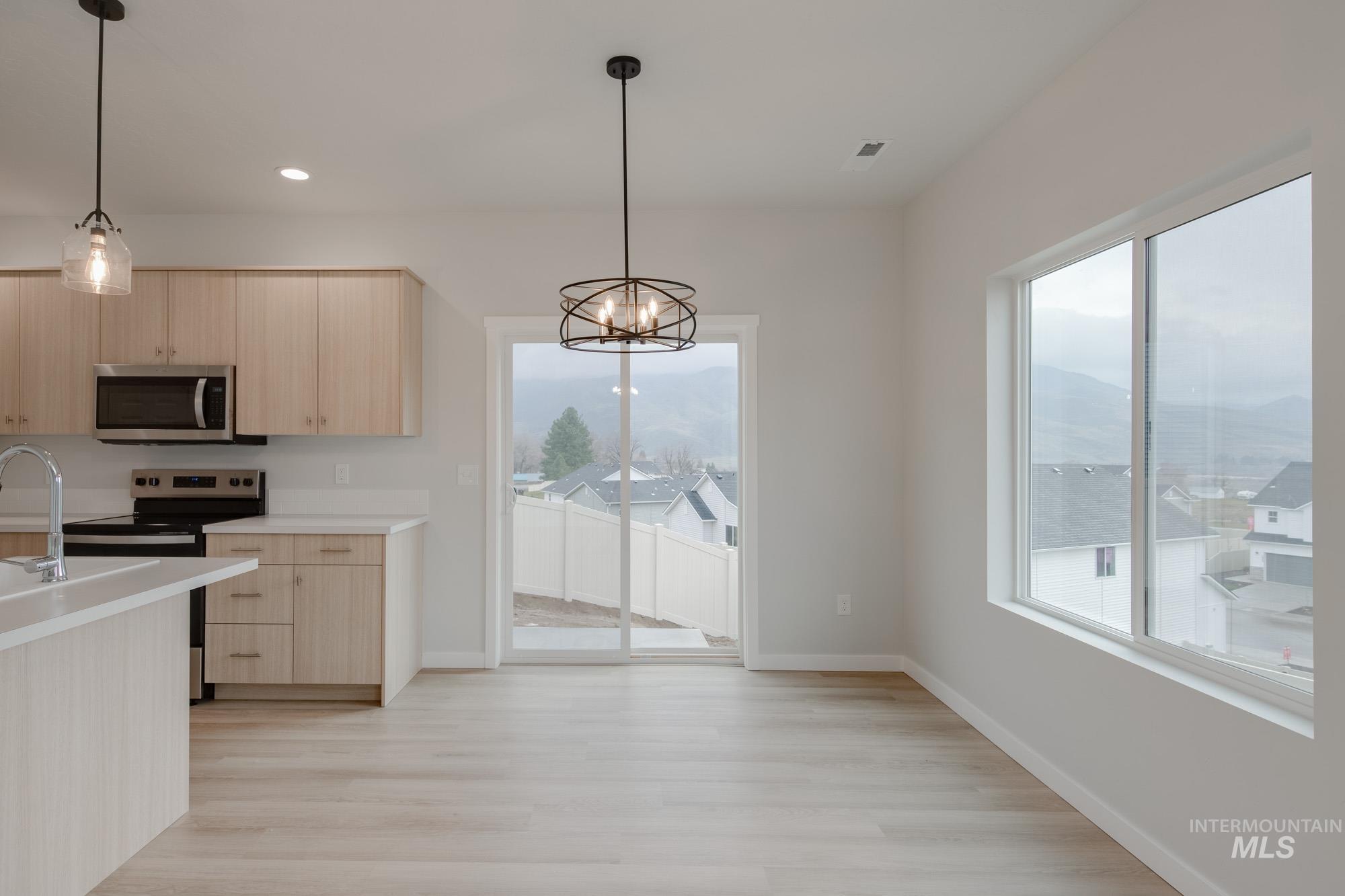 944 Thunderbolt St, Mountain Home, Idaho 83647, 3 Bedrooms, 2.5 Bathrooms, Residential For Sale, Price $394,990, 98986235