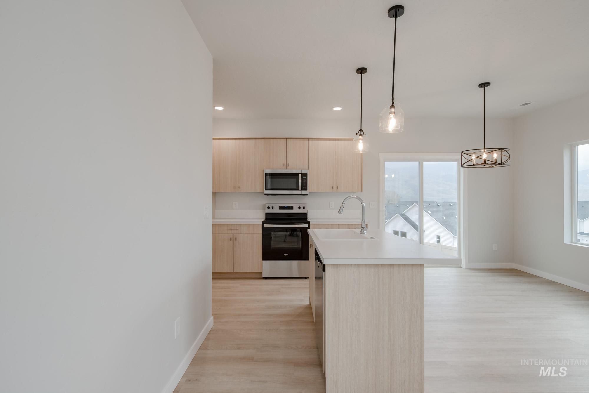 944 Thunderbolt St, Mountain Home, Idaho 83647, 3 Bedrooms, 2.5 Bathrooms, Residential For Sale, Price $394,990, 98986235