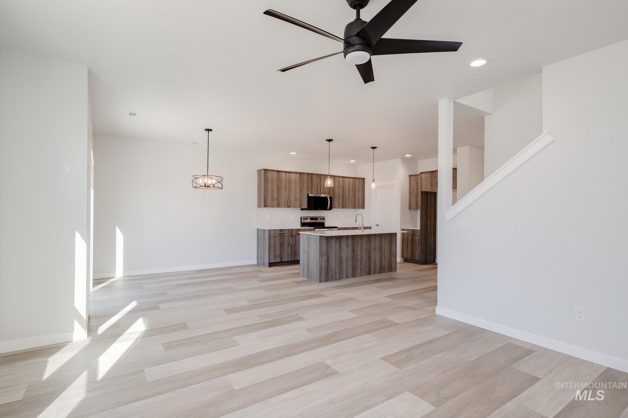 4408 N Alameda Creek Ave, Meridian, Idaho 83646, 3 Bedrooms, 2.5 Bathrooms, Residential For Sale, Price $459,990,MLS 98986244