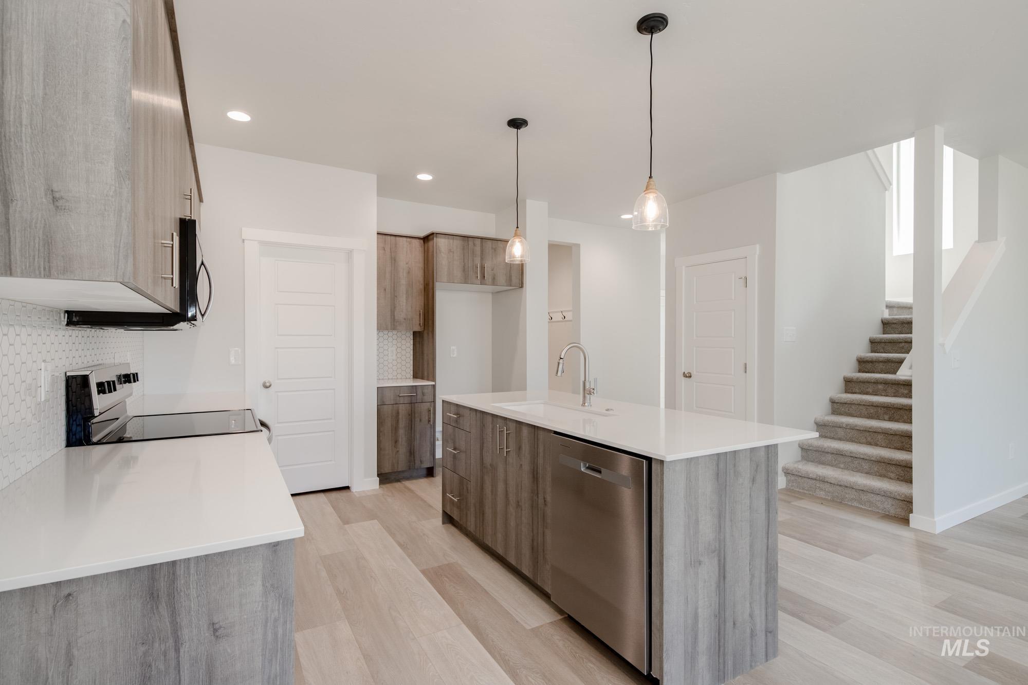 4408 N Alameda Creek Ave, Meridian, Idaho 83646, 3 Bedrooms, 2.5 Bathrooms, Residential For Sale, Price $459,990,MLS 98986244