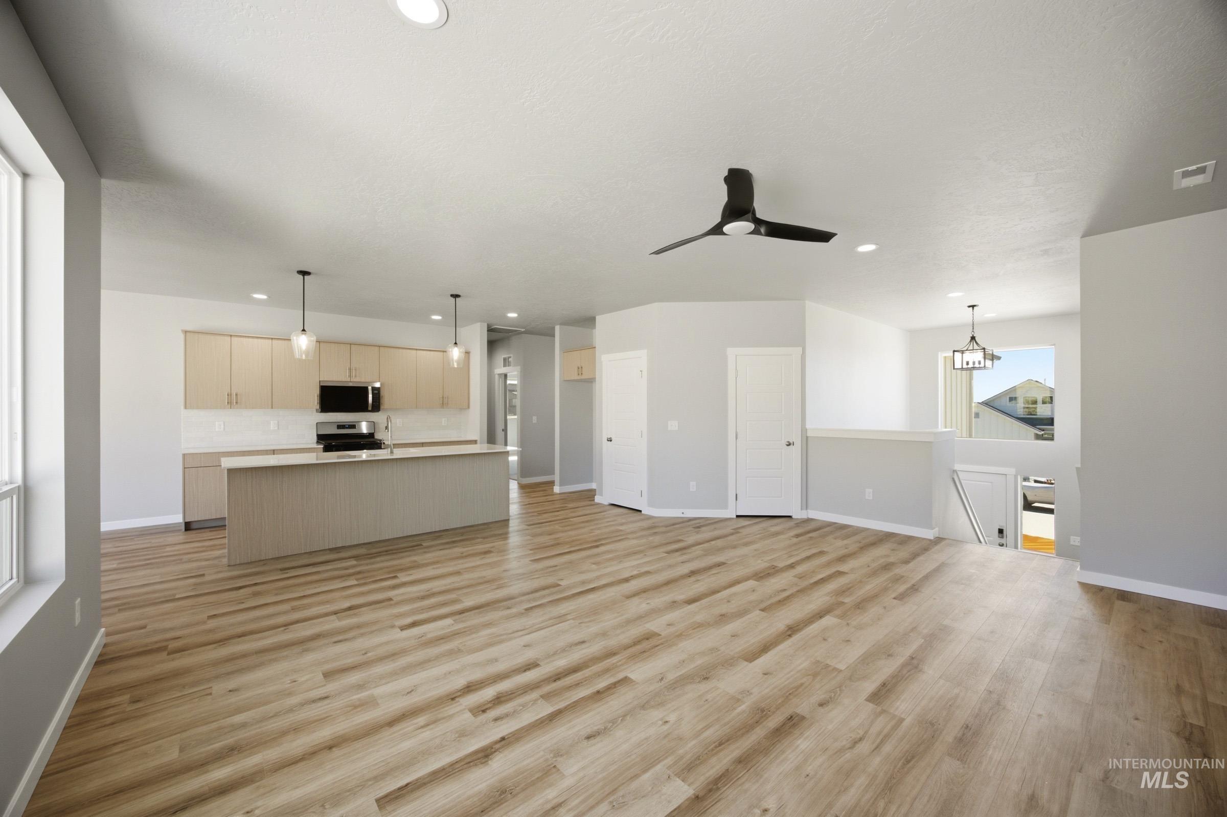 11824 W Snow Flower Dr, Star, Idaho 83669, 4 Bedrooms, 2 Bathrooms, Residential For Sale, Price $599,990, 98986246