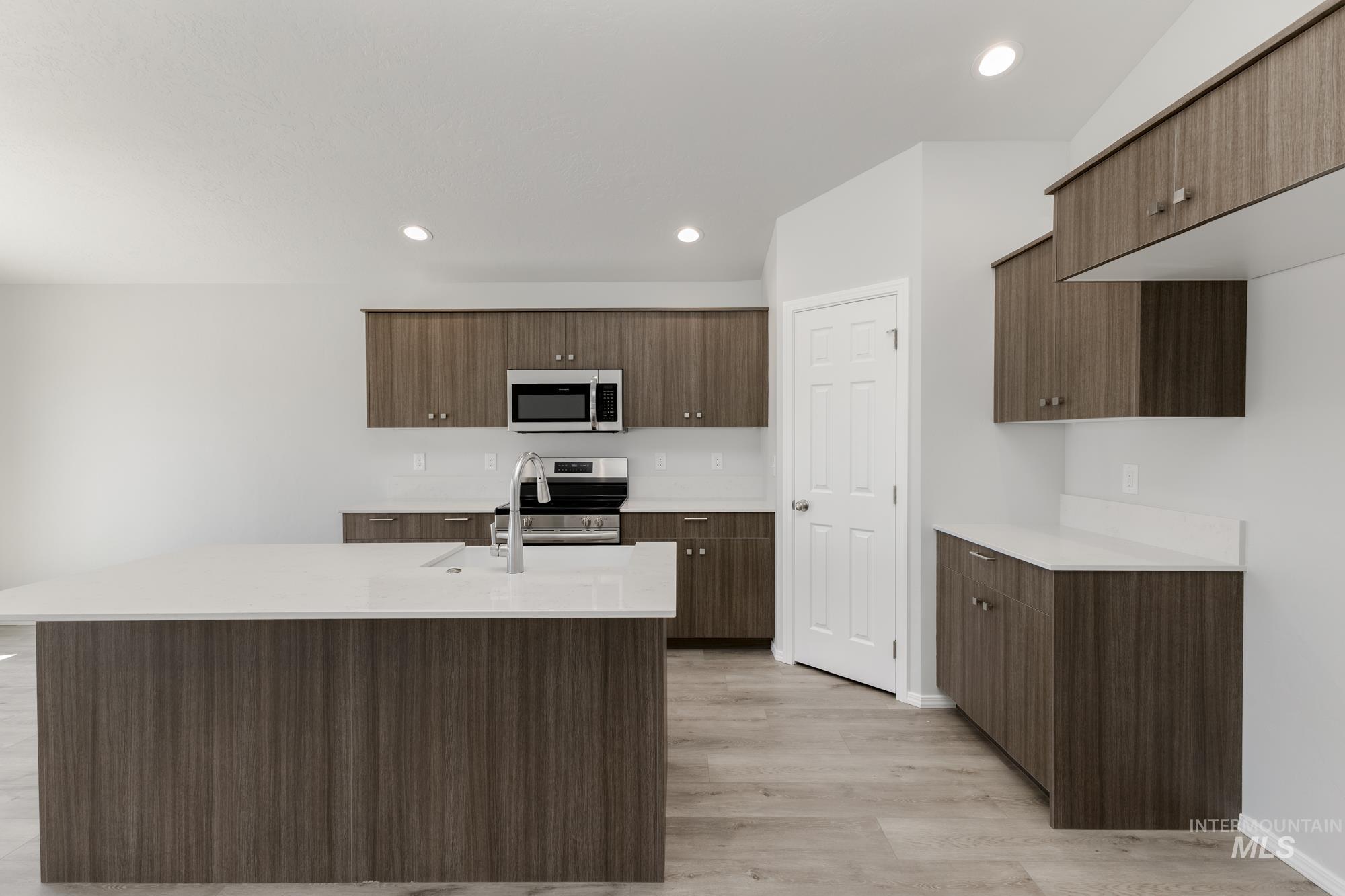 8346 E Cool River Lp, Nampa, Idaho 83687, 3 Bedrooms, 2 Bathrooms, Residential For Sale, Price $443,990, 98986251