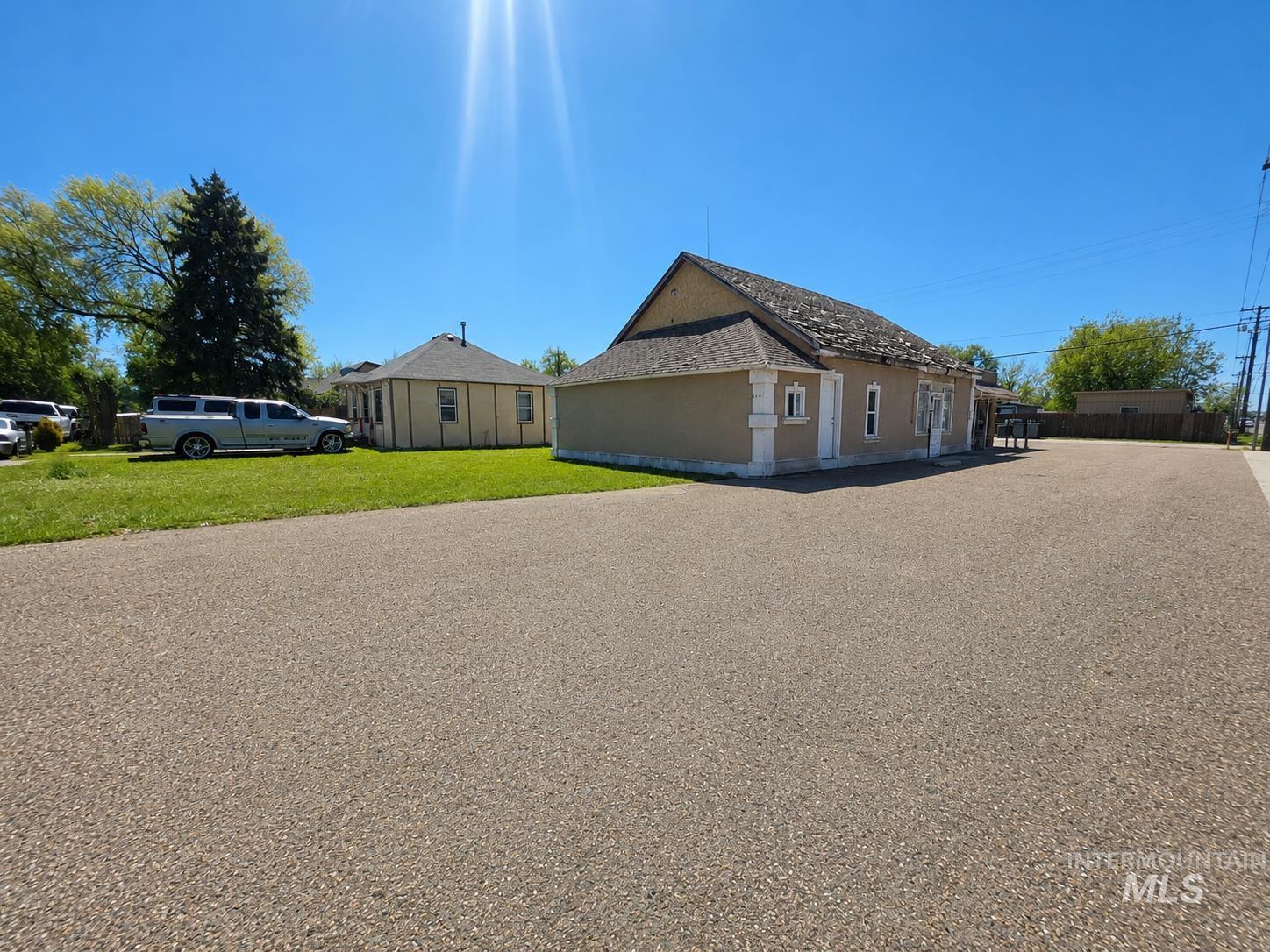 614 N 5th Ave, Caldwell, Idaho 83605, 6 Bedrooms, 3 Bathrooms, Residential For Sale, Price $350,000, 98986254