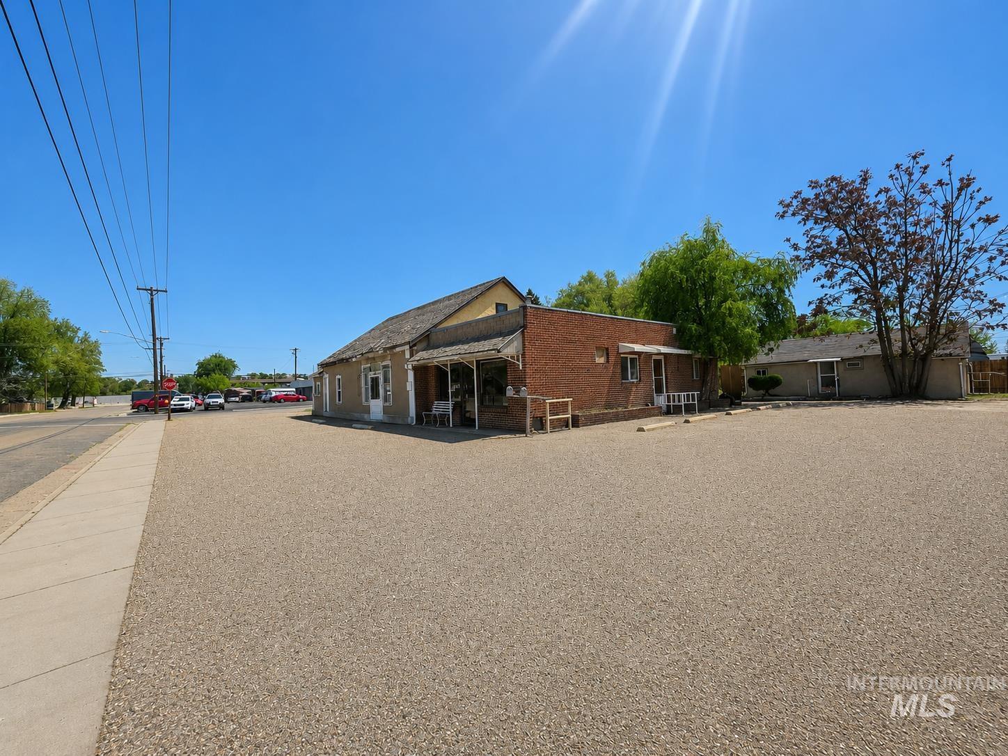 614 N 5th Ave, Caldwell, Idaho 83605, 6 Bedrooms, 3 Bathrooms, Residential For Sale, Price $350,000, 98986254