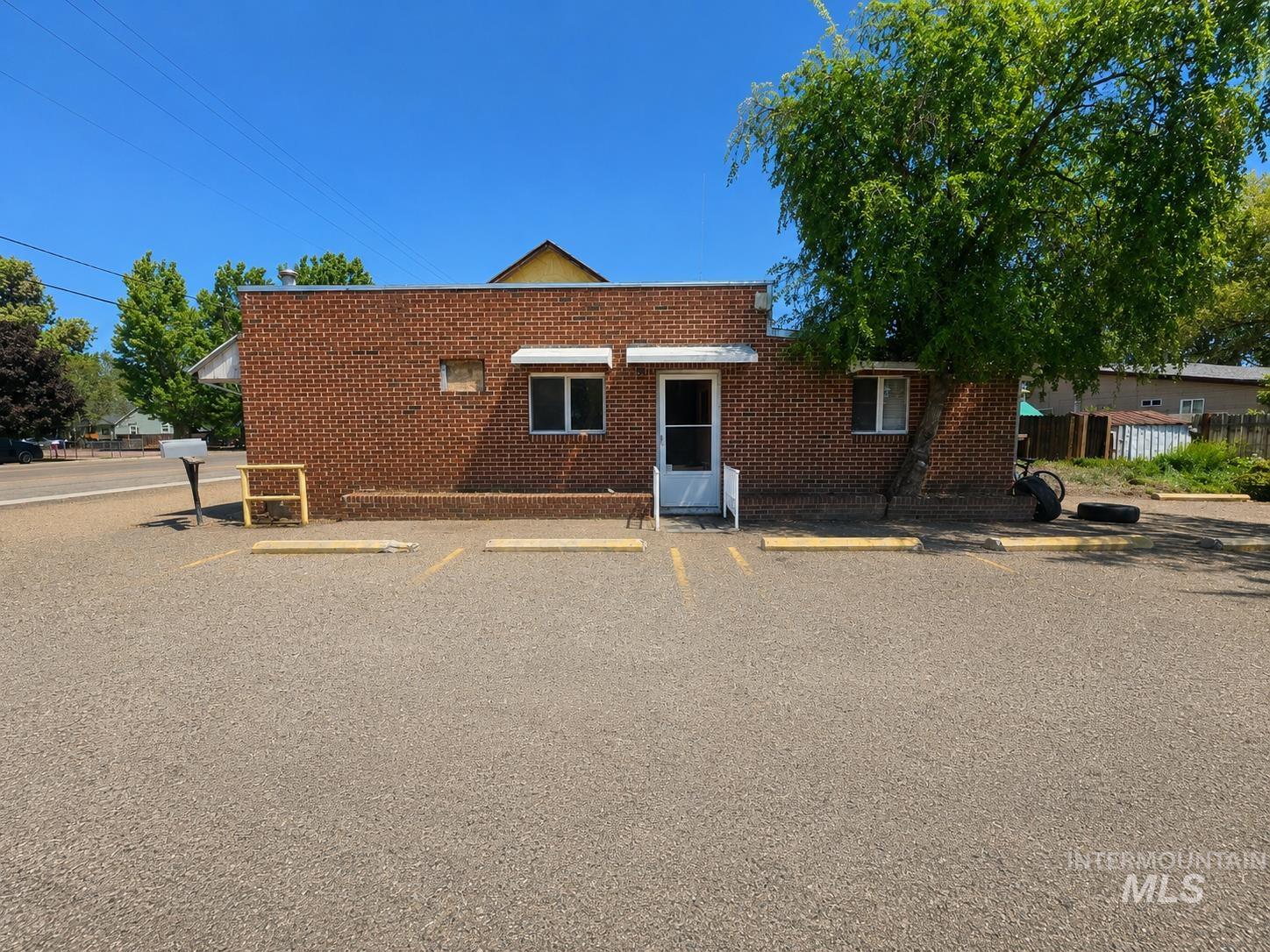 614 N 5th Ave, Caldwell, Idaho 83605, 6 Bedrooms, 3 Bathrooms, Residential For Sale, Price $350,000, 98986254