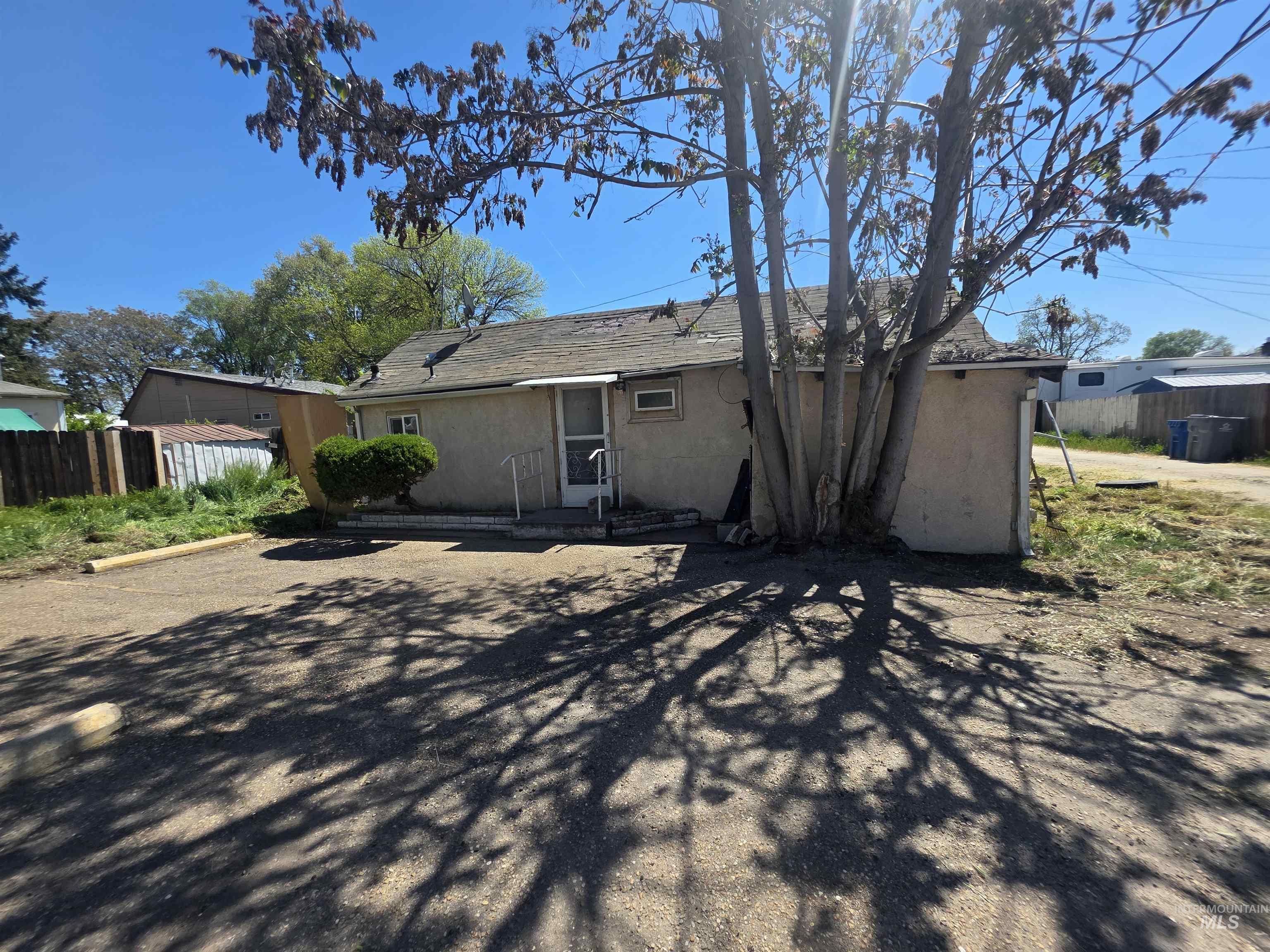 614 N 5th Ave, Caldwell, Idaho 83605, 6 Bedrooms, 3 Bathrooms, Residential For Sale, Price $350,000, 98986254