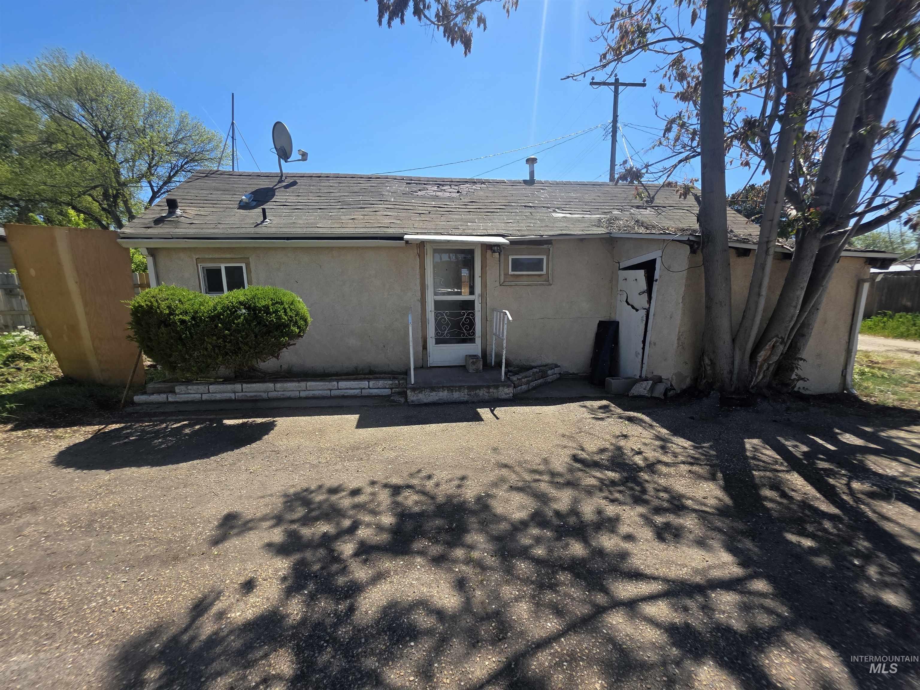 614 N 5th Ave, Caldwell, Idaho 83605, 6 Bedrooms, 3 Bathrooms, Residential For Sale, Price $350,000, 98986254