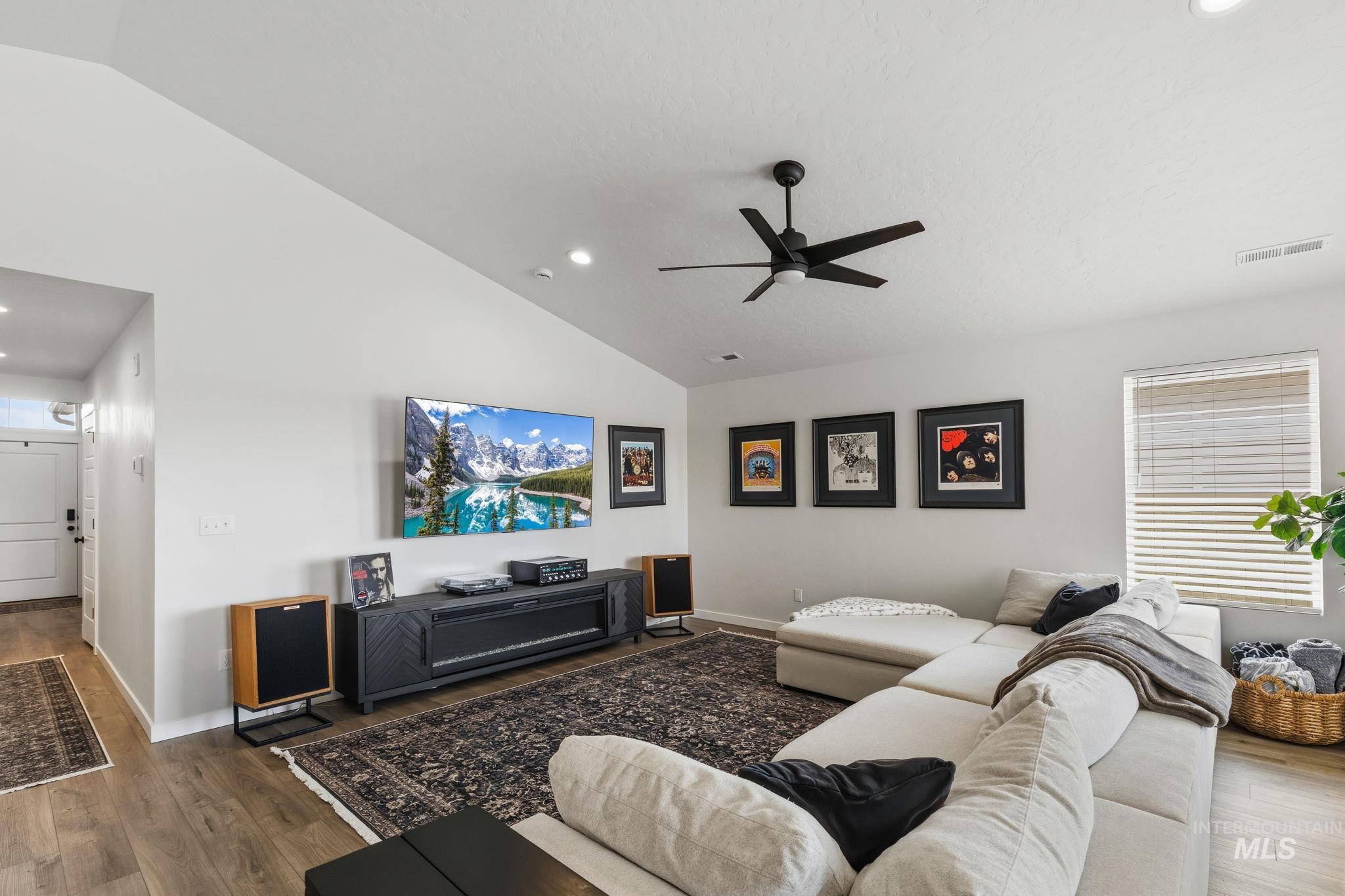 3907 W Maypearl St, Meridian, Idaho 83642, 4 Bedrooms, 2 Bathrooms, Residential For Sale, Price $524,900, 98986258