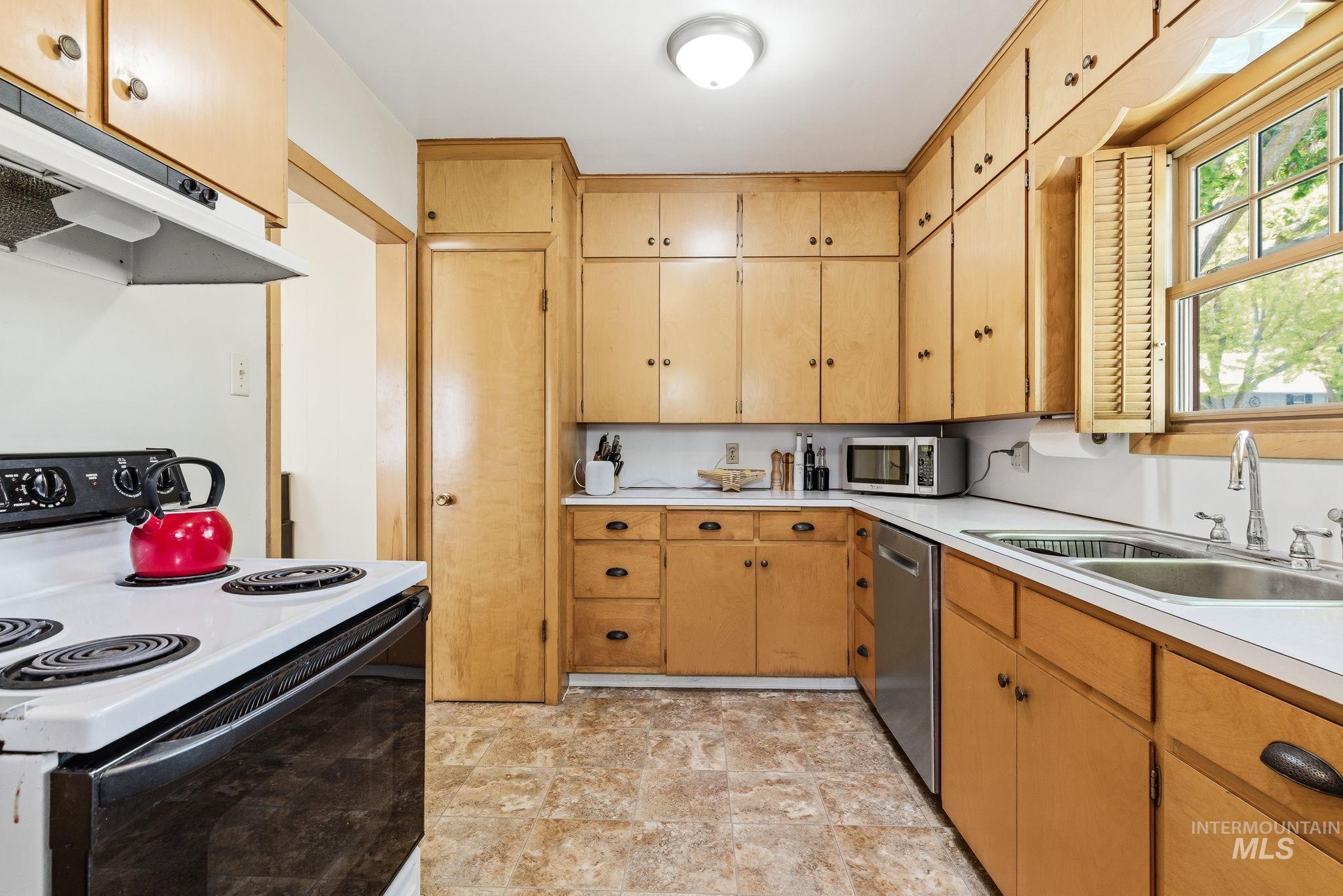 1801 Dearborn St, Caldwell, Idaho 83605, 3 Bedrooms, 2 Bathrooms, Residential For Sale, Price $349,900, 98986261