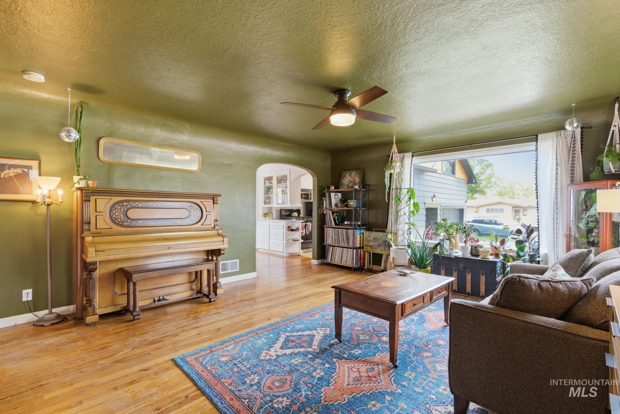 404 S Juniper St, Nampa, Idaho 83686, 4 Bedrooms, 2 Bathrooms, Residential For Sale, Price $419,900, 98986263