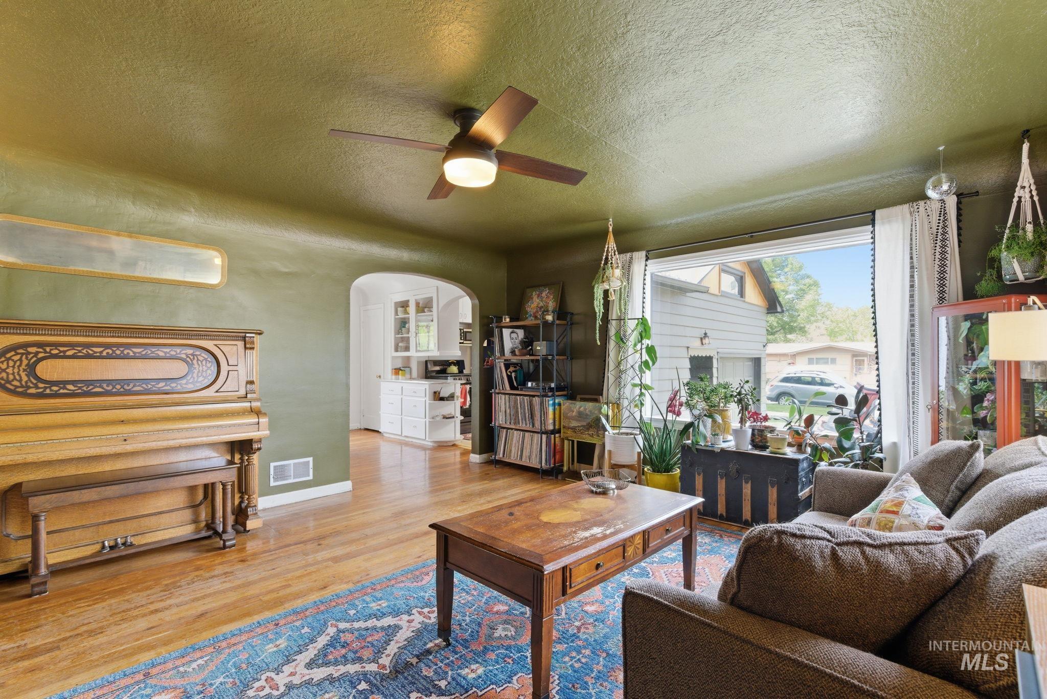 404 S Juniper St, Nampa, Idaho 83686, 4 Bedrooms, 2 Bathrooms, Residential For Sale, Price $419,900, 98986263