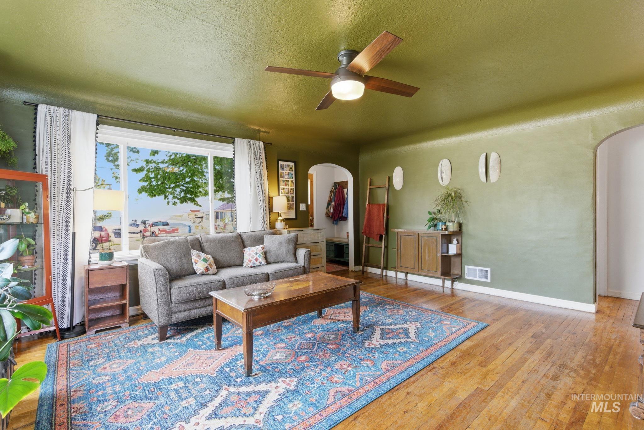 404 S Juniper St, Nampa, Idaho 83686, 4 Bedrooms, 2 Bathrooms, Residential For Sale, Price $419,900, 98986263