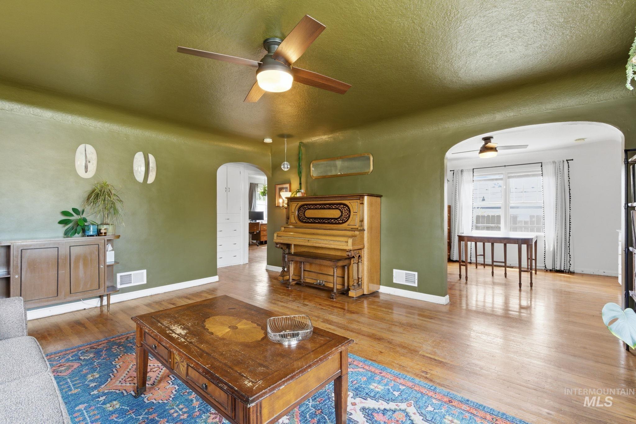 404 S Juniper St, Nampa, Idaho 83686, 4 Bedrooms, 2 Bathrooms, Residential For Sale, Price $419,900, 98986263
