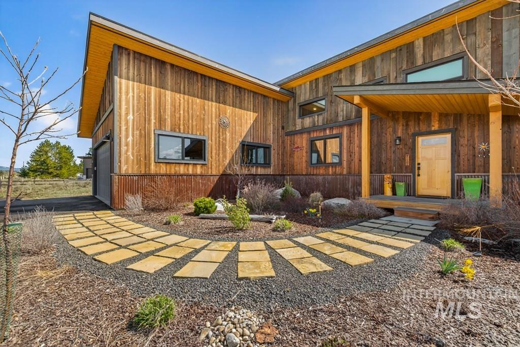 13800 Raptor Loop, McCall, Idaho 83638, 3 Bedrooms, 2 Bathrooms, Residential For Sale, Price $875,000, 98986265