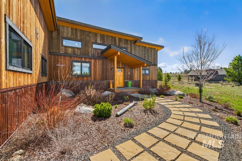 13800 Raptor Loop, McCall, Idaho 83638, 3 Bedrooms, 2 Bathrooms, Residential For Sale, Price $875,000, 98986265