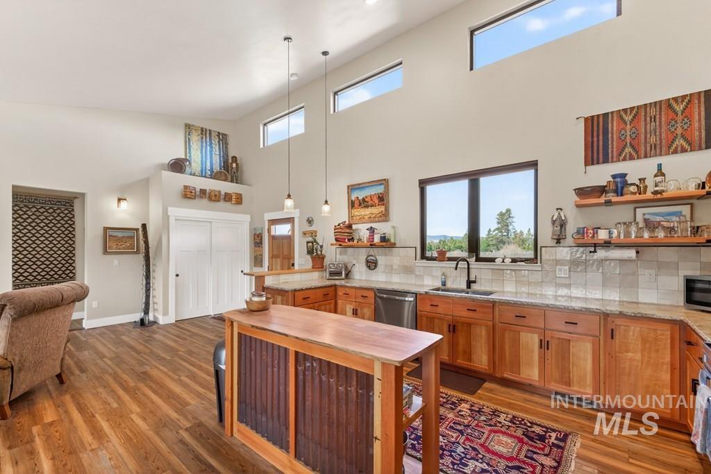 13800 Raptor Loop, McCall, Idaho 83638, 3 Bedrooms, 2 Bathrooms, Residential For Sale, Price $875,000, 98986265