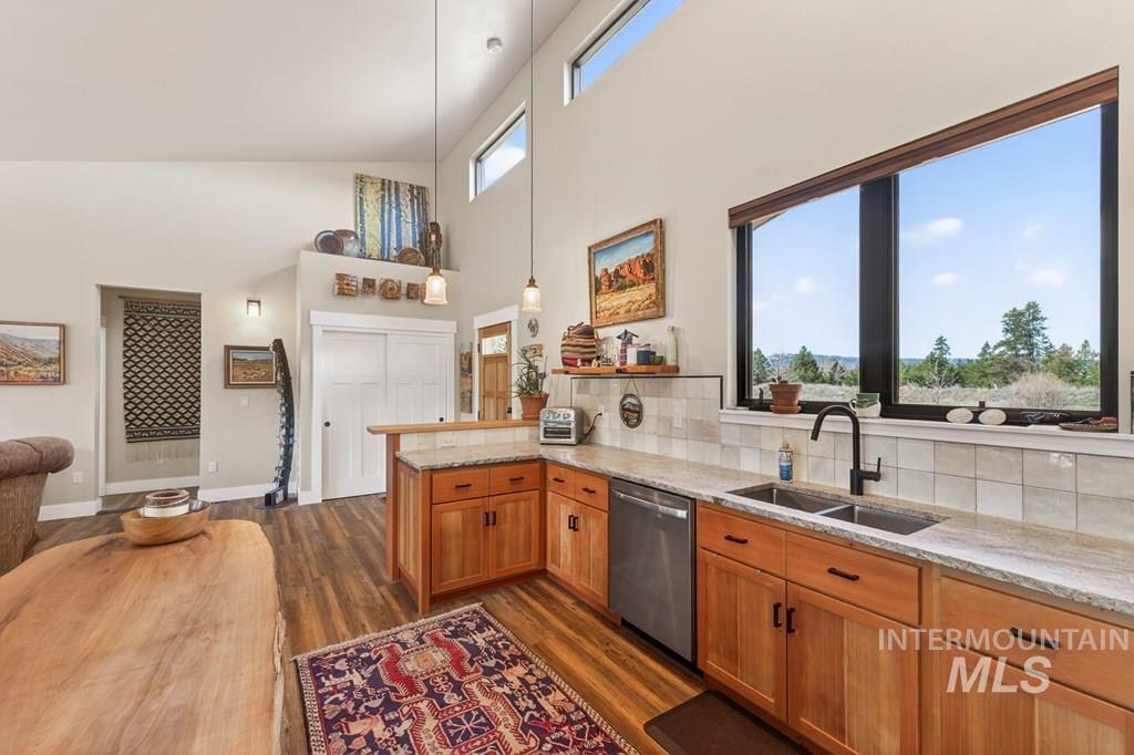 13800 Raptor Loop, McCall, Idaho 83638, 3 Bedrooms, 2 Bathrooms, Residential For Sale, Price $875,000, 98986265