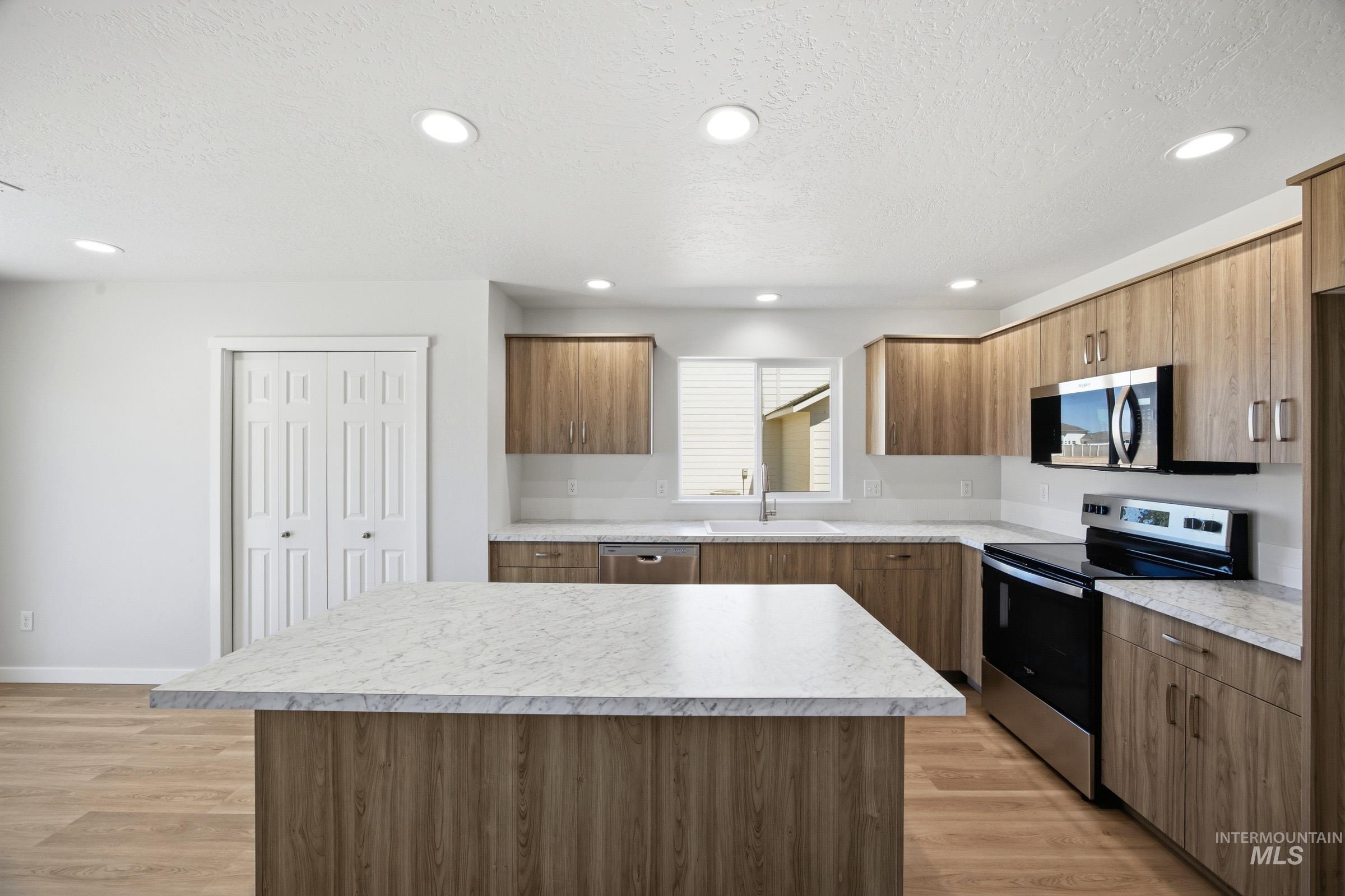 7127 E Marble Springs Dr, Nampa, Idaho 83687, 5 Bedrooms, 3 Bathrooms, Residential For Sale, Price $539,990, 98986270