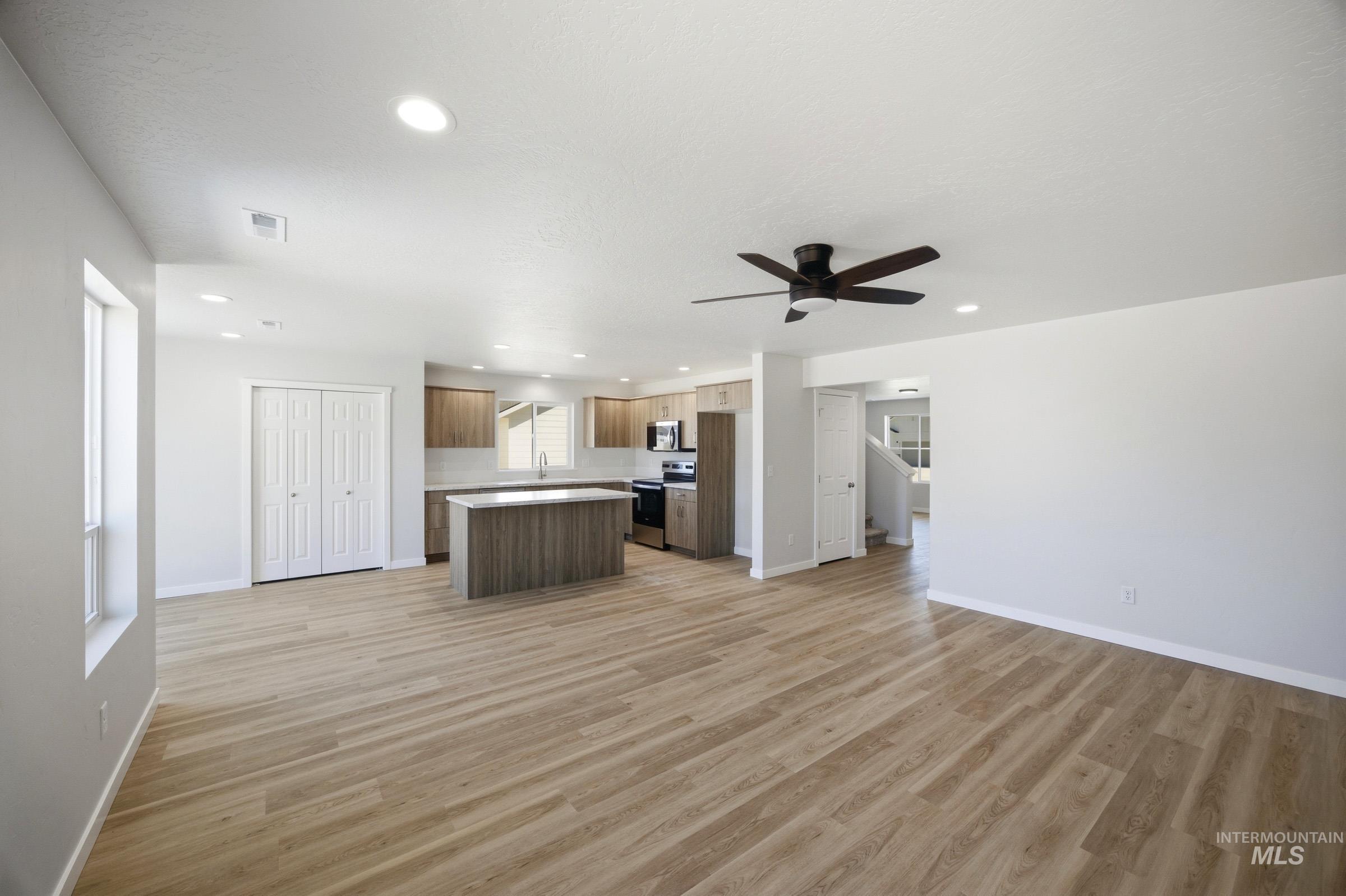 7127 E Marble Springs Dr, Nampa, Idaho 83687, 5 Bedrooms, 3 Bathrooms, Residential For Sale, Price $539,990, 98986270