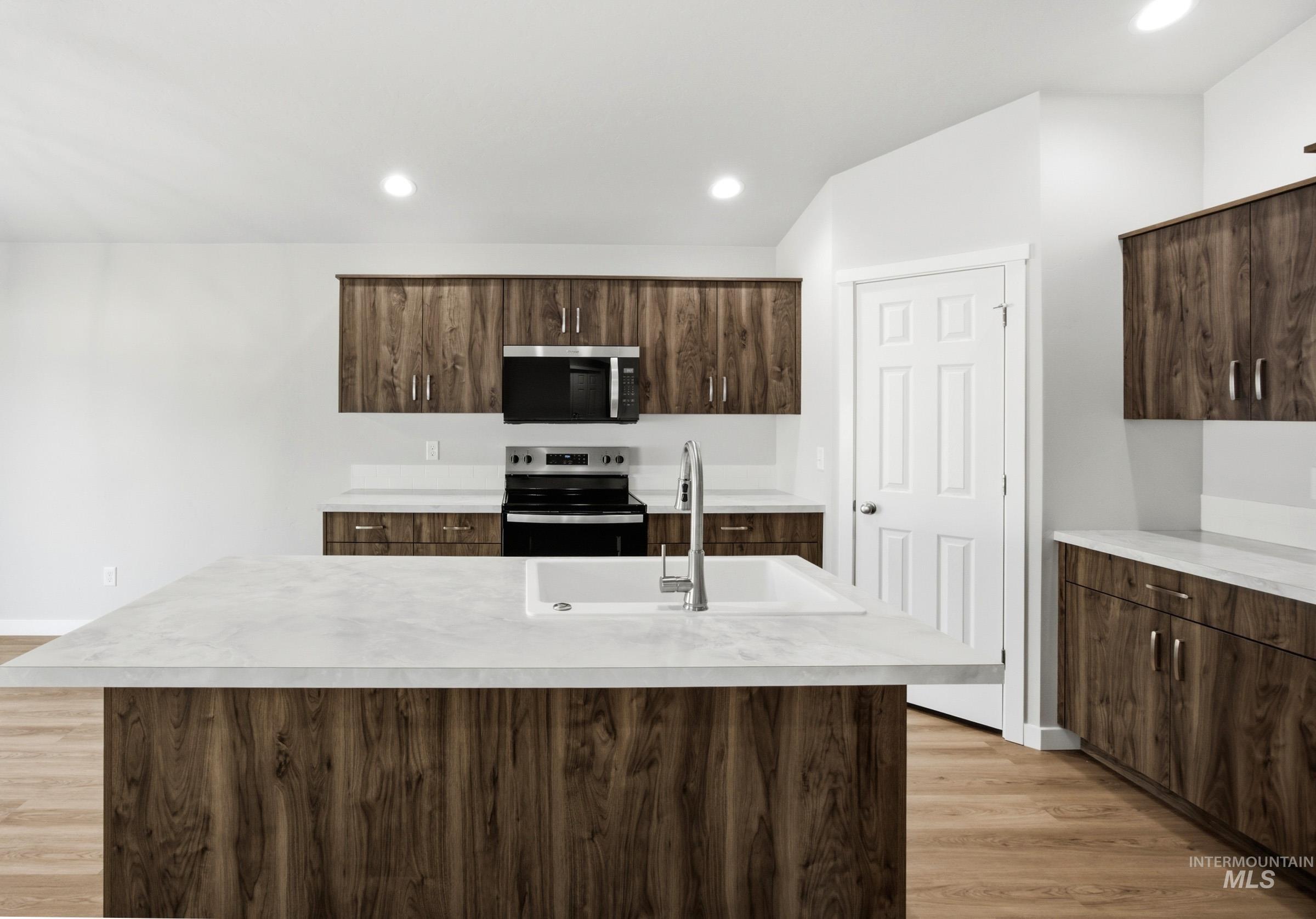 485 Waverly Ave, Middleton, Idaho 83644, 3 Bedrooms, 2 Bathrooms, Residential For Sale, Price $444,990,MLS 98986275