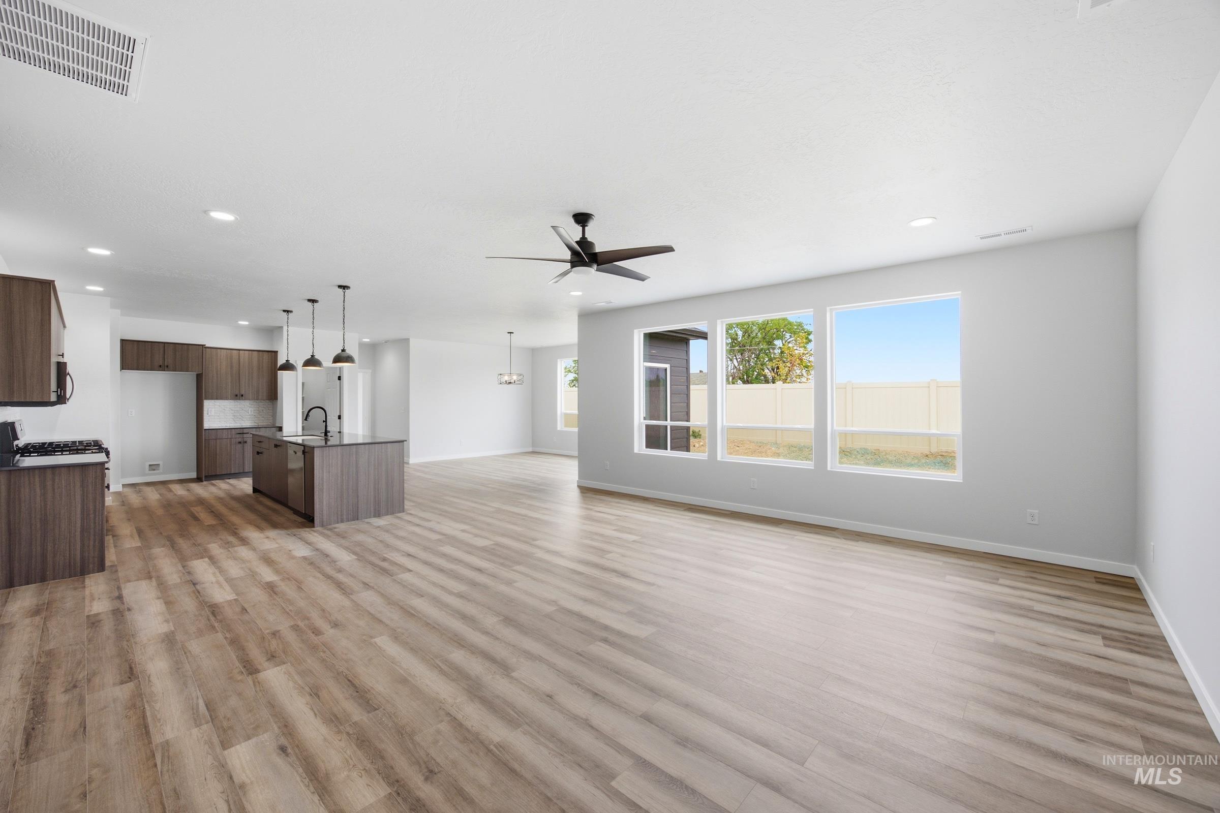 1064 W Cub River Dr, Meridian, Idaho 83642, 4 Bedrooms, 3.5 Bathrooms, Residential For Sale, Price $679,990,MLS 98986286