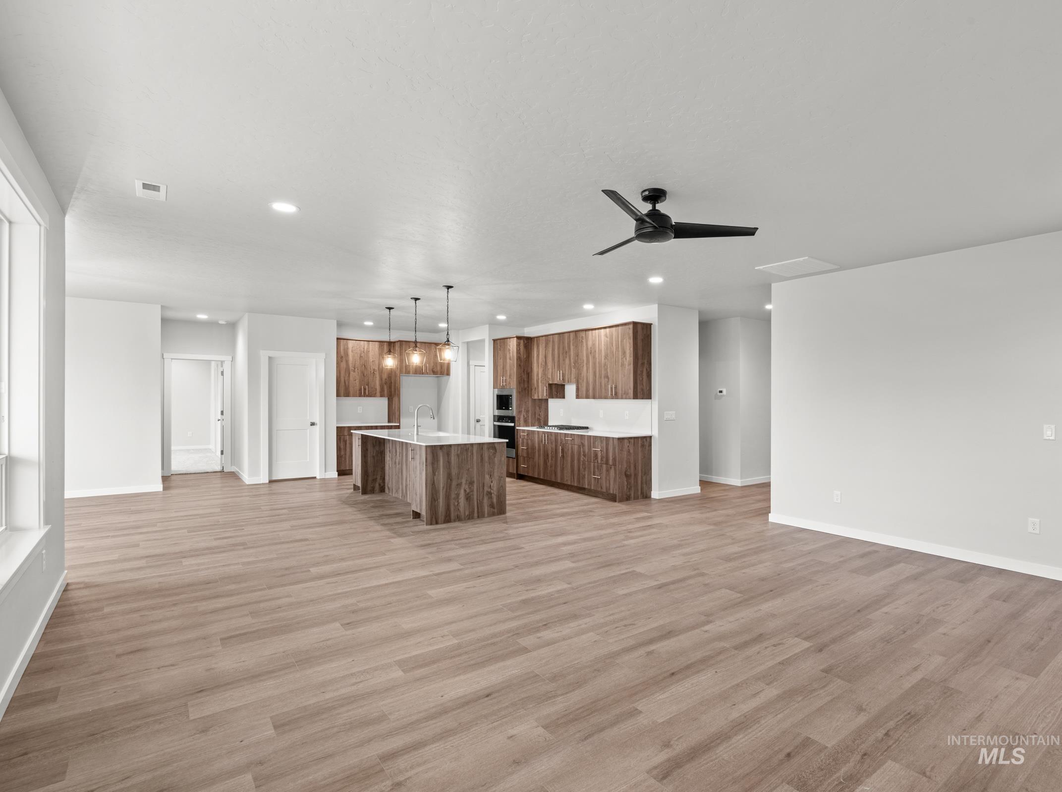 1064 W Cub River Dr, Meridian, Idaho 83642, 4 Bedrooms, 3.5 Bathrooms, Residential For Sale, Price $689,990,MLS 98986286