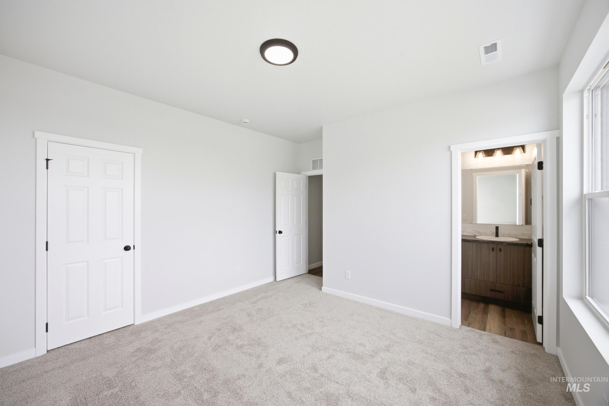 1064 W Cub River Dr, Meridian, Idaho 83642, 4 Bedrooms, 3.5 Bathrooms, Residential For Sale, Price $679,990,MLS 98986286