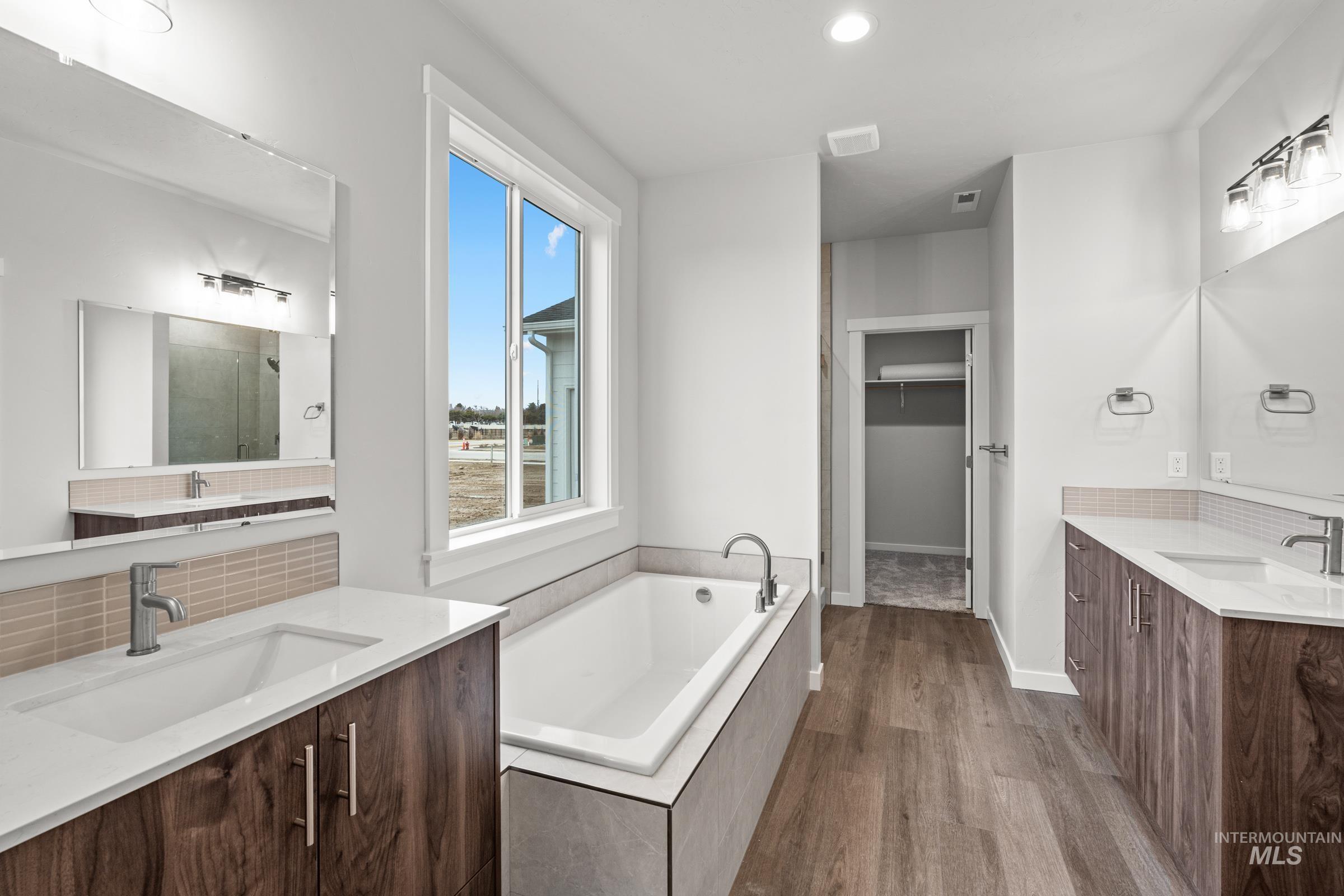 1064 W Cub River Dr, Meridian, Idaho 83642, 4 Bedrooms, 3.5 Bathrooms, Residential For Sale, Price $689,990,MLS 98986286