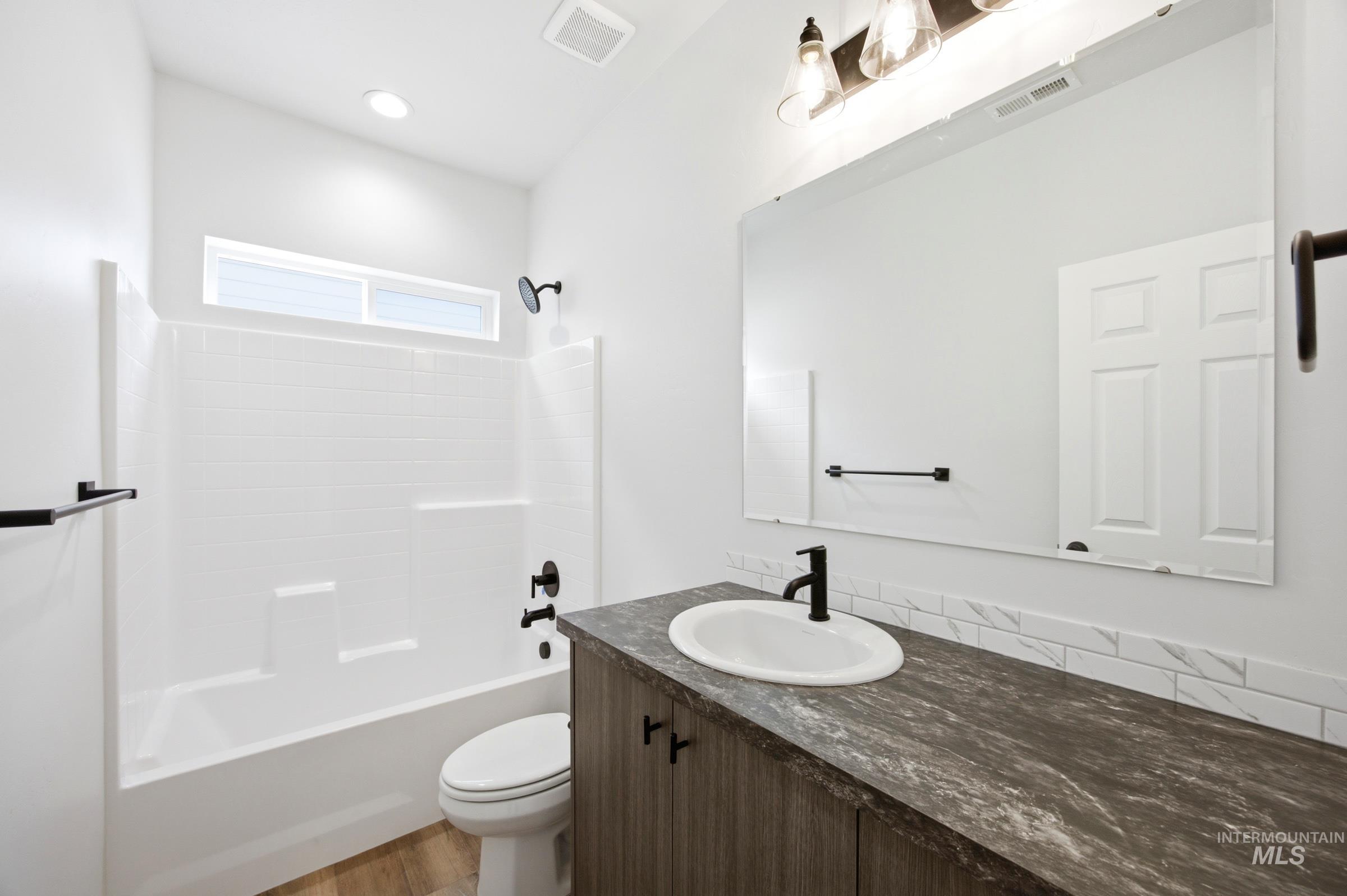 1064 W Cub River Dr, Meridian, Idaho 83642, 4 Bedrooms, 3.5 Bathrooms, Residential For Sale, Price $679,990,MLS 98986286