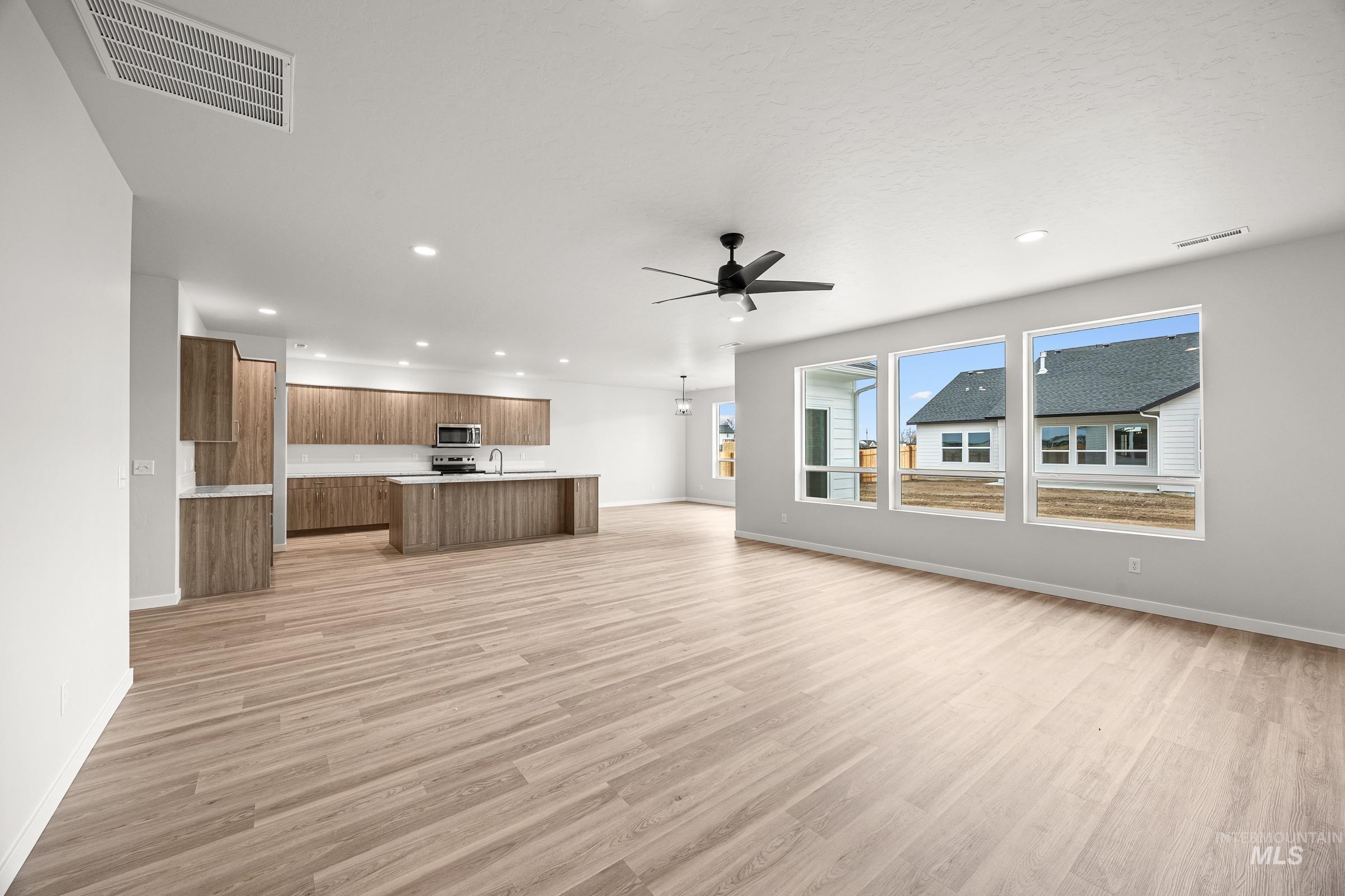 13663 Redway Ct, Caldwell, Idaho 83607, 4 Bedrooms, 2 Bathrooms, Residential For Sale, Price $539,990,MLS 98986288