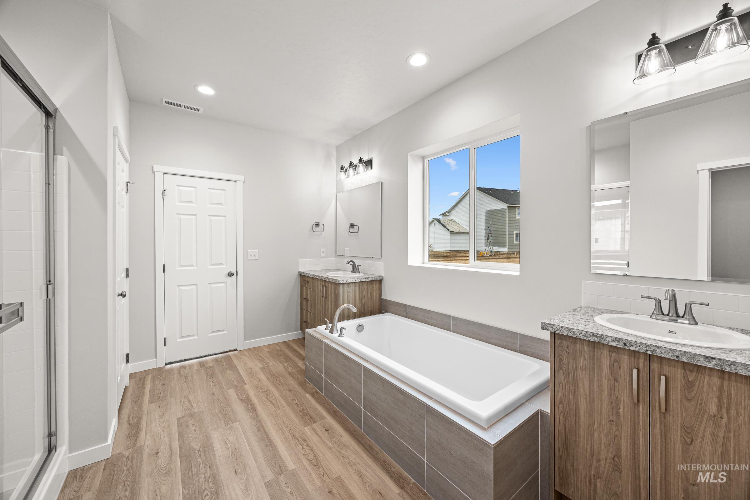 13663 Redway Ct, Caldwell, Idaho 83607, 4 Bedrooms, 2 Bathrooms, Residential For Sale, Price $539,990,MLS 98986288