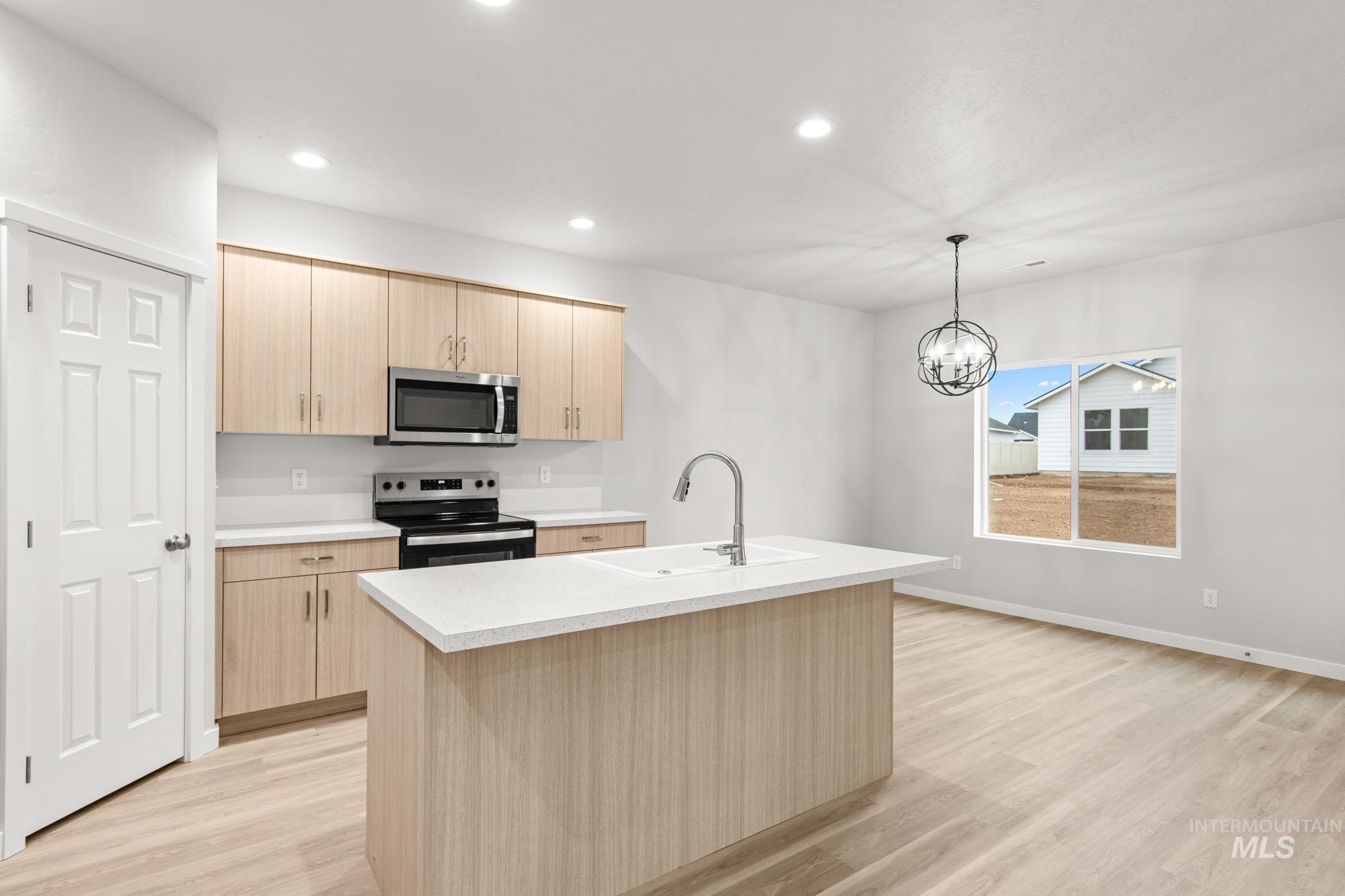 13647 Redway Ct, Caldwell, Idaho 83607, 3 Bedrooms, 2 Bathrooms, Residential For Sale, Price $452,990,MLS 98986289