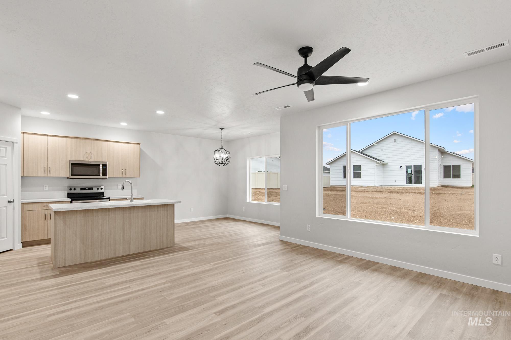13647 Redway Ct, Caldwell, Idaho 83607, 3 Bedrooms, 2 Bathrooms, Residential For Sale, Price $452,990,MLS 98986289