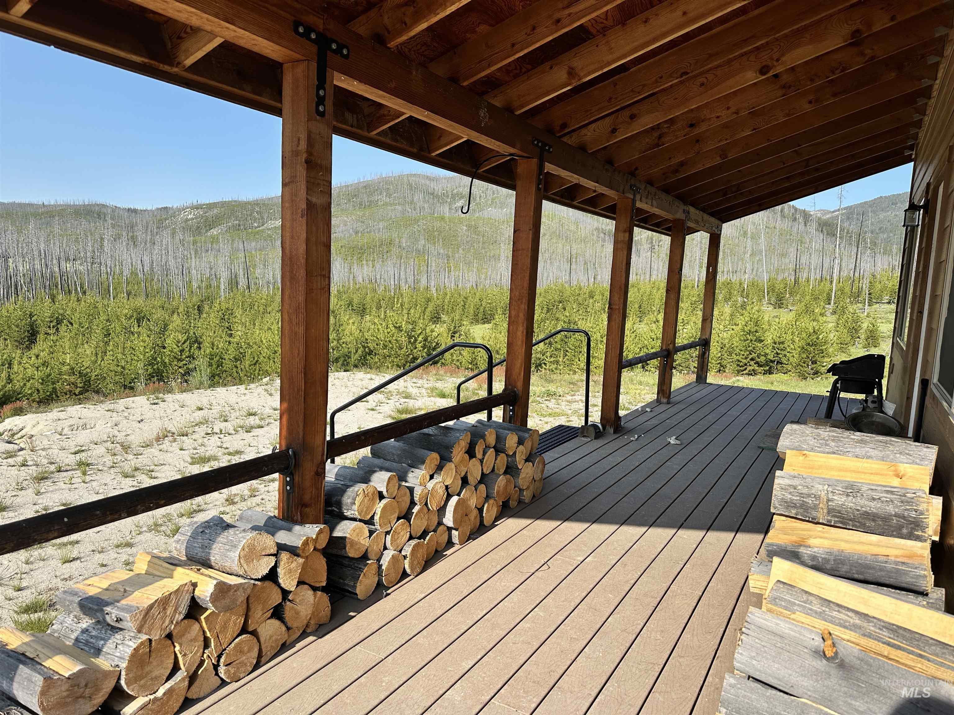532 Warren Creek Road, Warren, Idaho 83671, 2 Bedrooms, 2 Bathrooms, Residential For Sale, Price $415,000,MLS 98986300