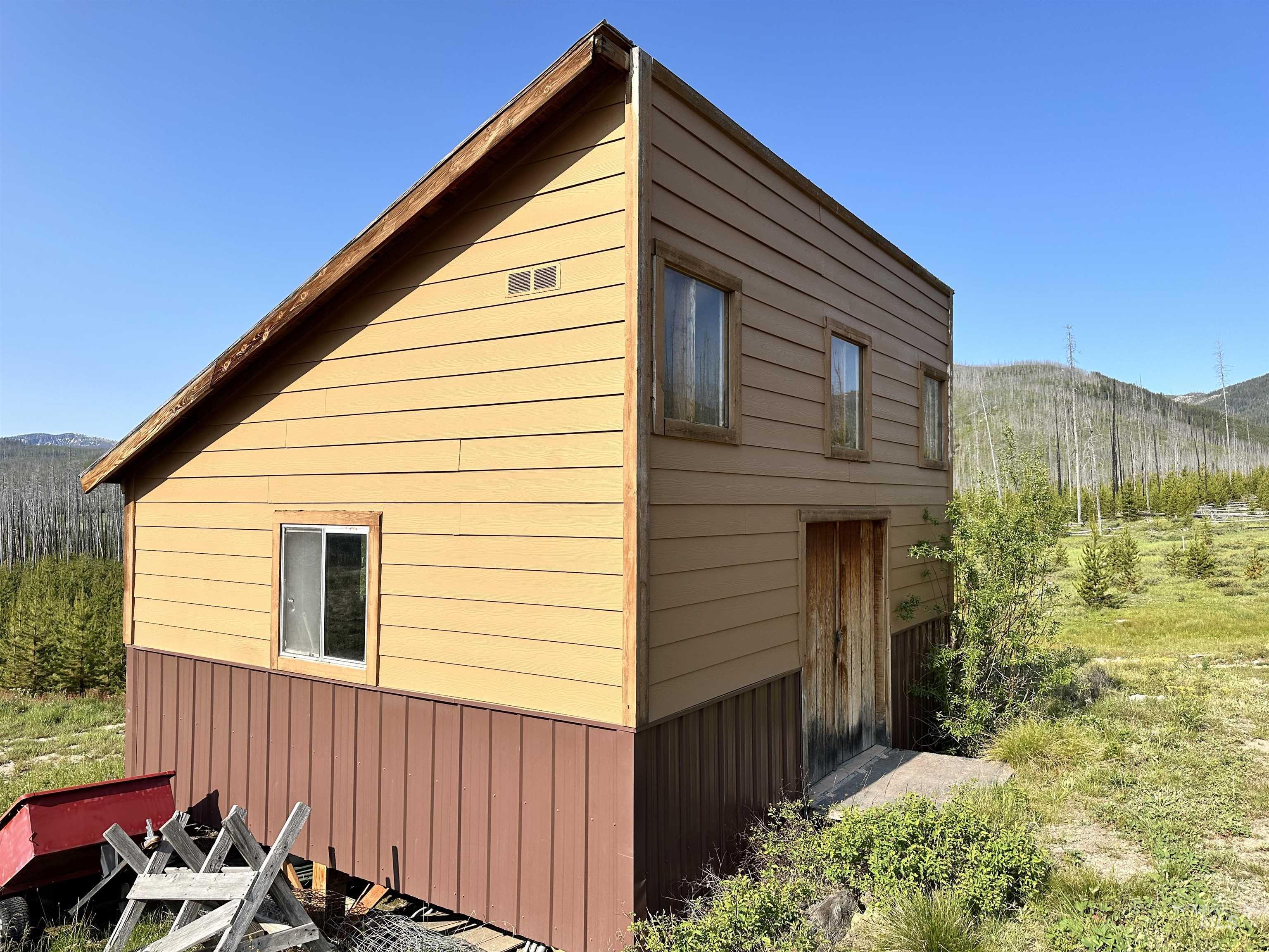 532 Warren Creek Road, Warren, Idaho 83671, 2 Bedrooms, 2 Bathrooms, Residential For Sale, Price $415,000,MLS 98986300