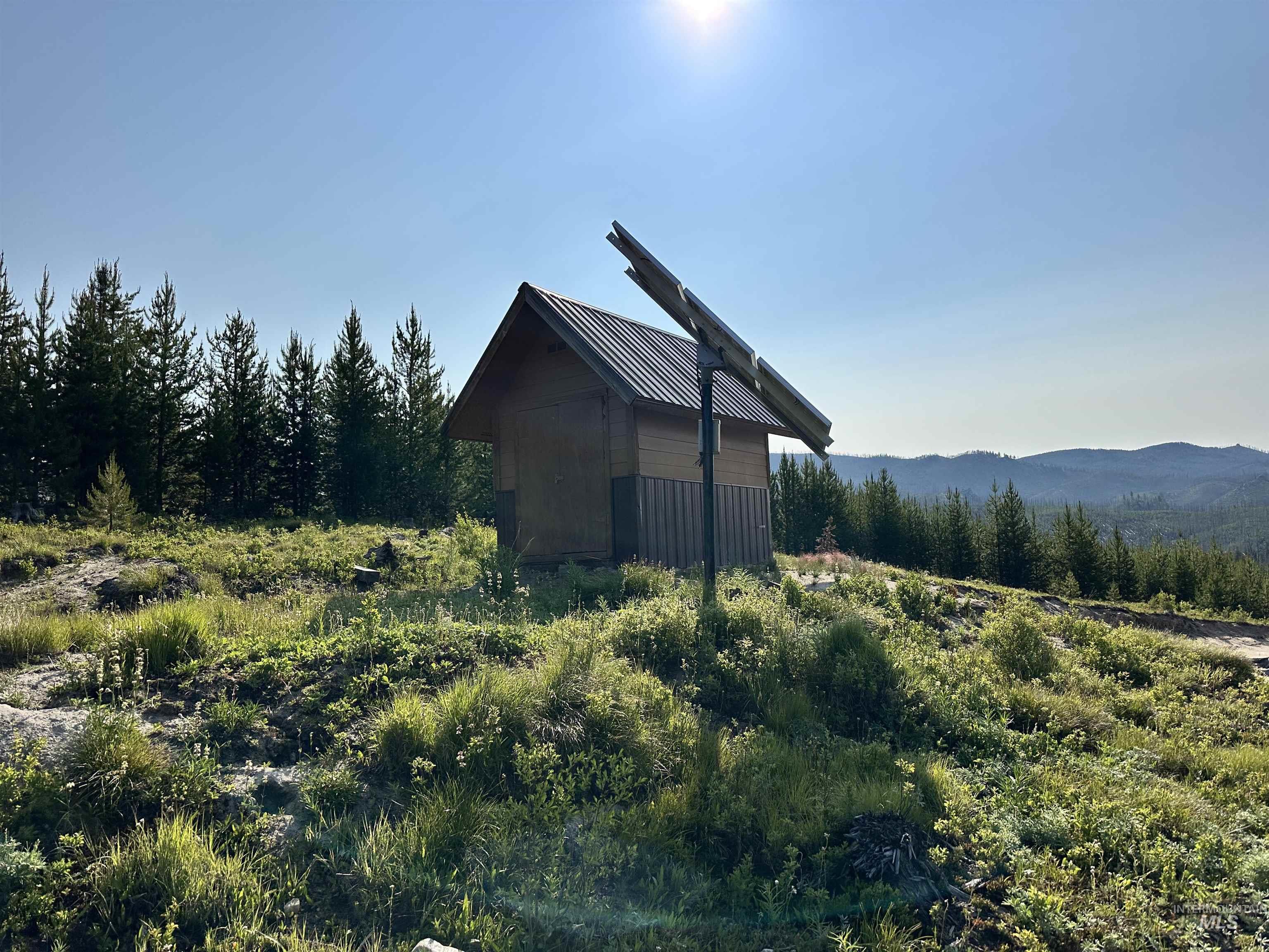 532 Warren Creek Road, Warren, Idaho 83671, 2 Bedrooms, 2 Bathrooms, Residential For Sale, Price $415,000,MLS 98986300