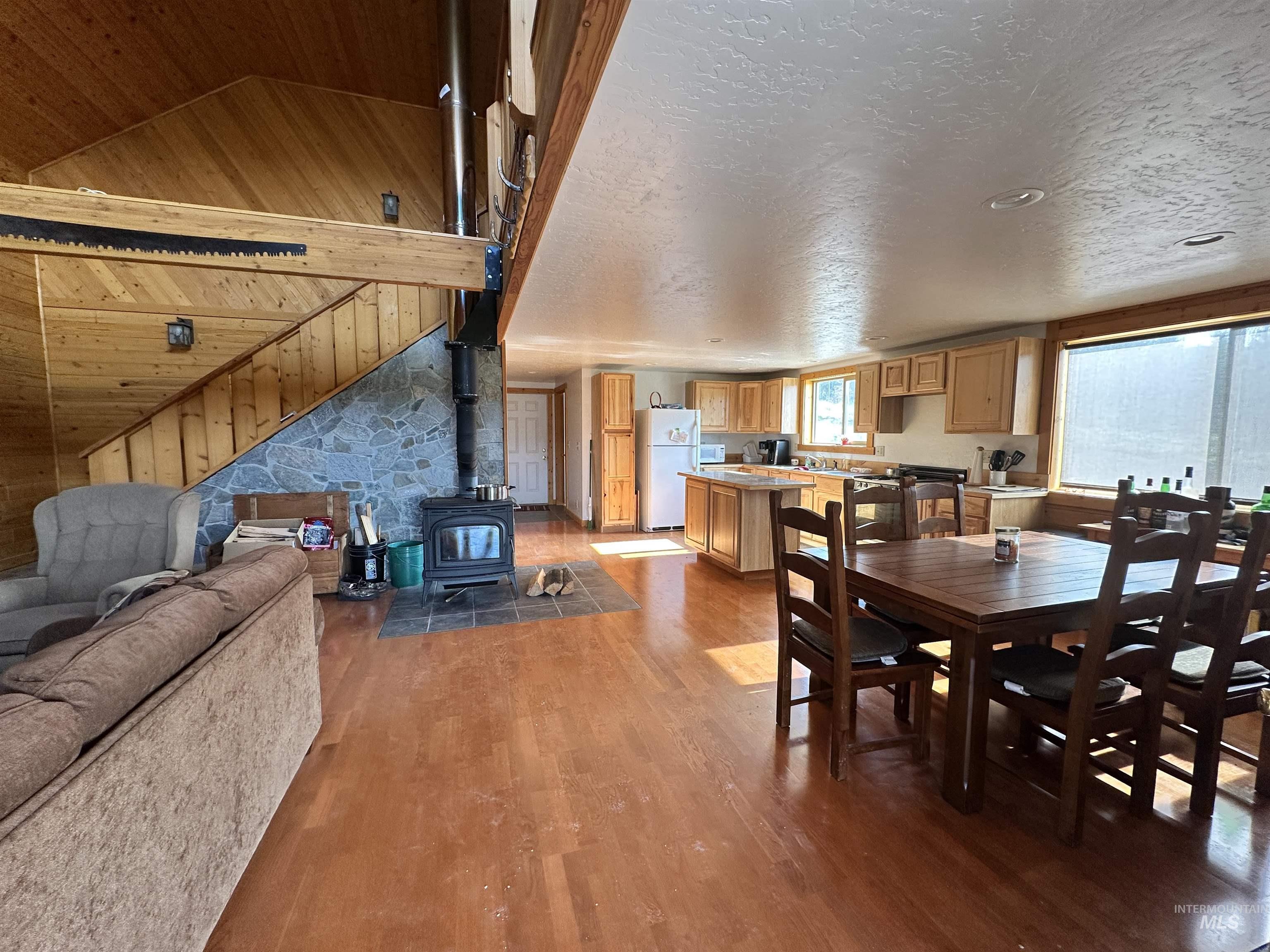 532 Warren Creek Road, Warren, Idaho 83671, 2 Bedrooms, 2 Bathrooms, Residential For Sale, Price $415,000,MLS 98986300