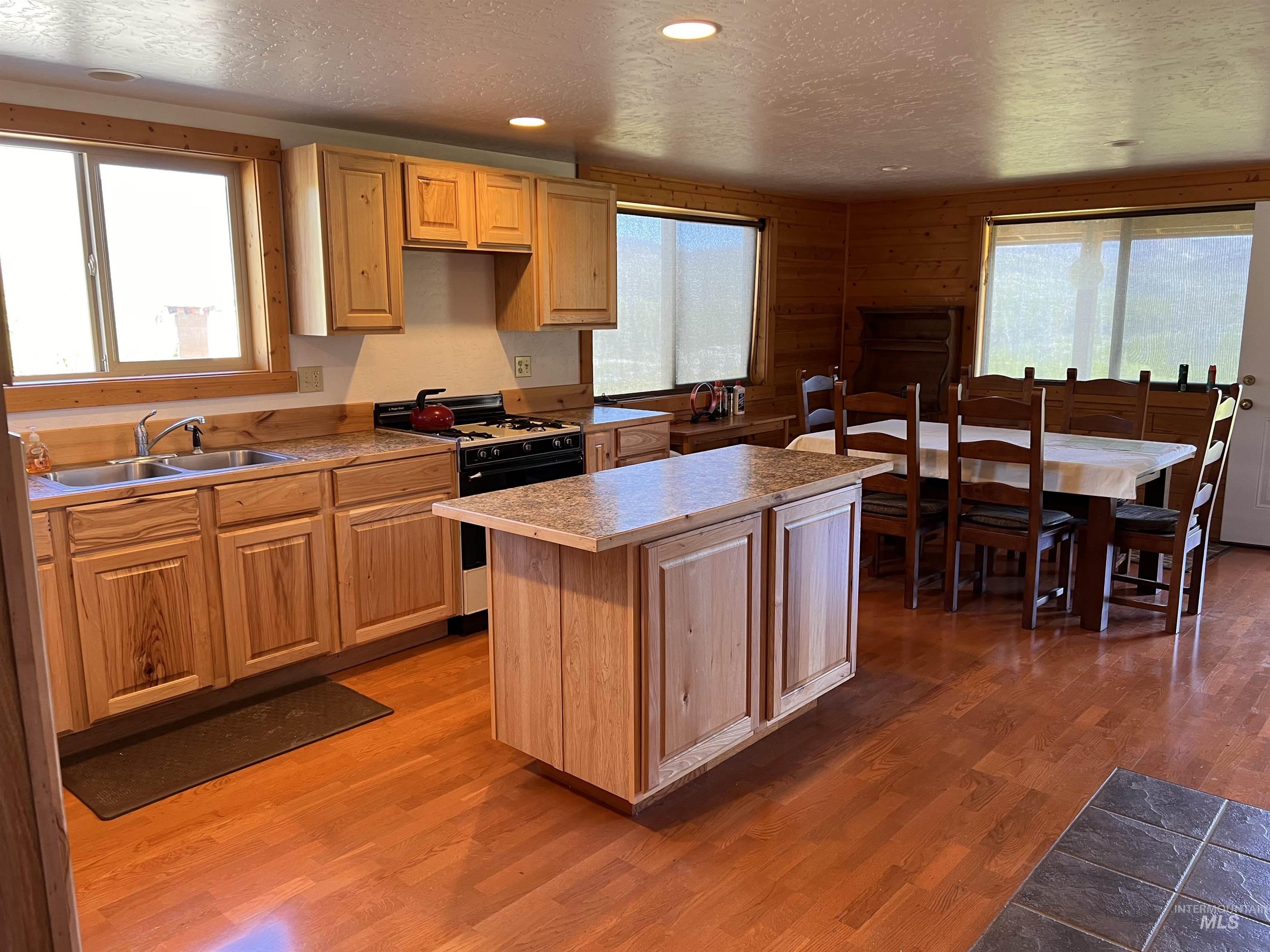 532 Warren Creek Road, Warren, Idaho 83671, 2 Bedrooms, 2 Bathrooms, Residential For Sale, Price $415,000,MLS 98986300