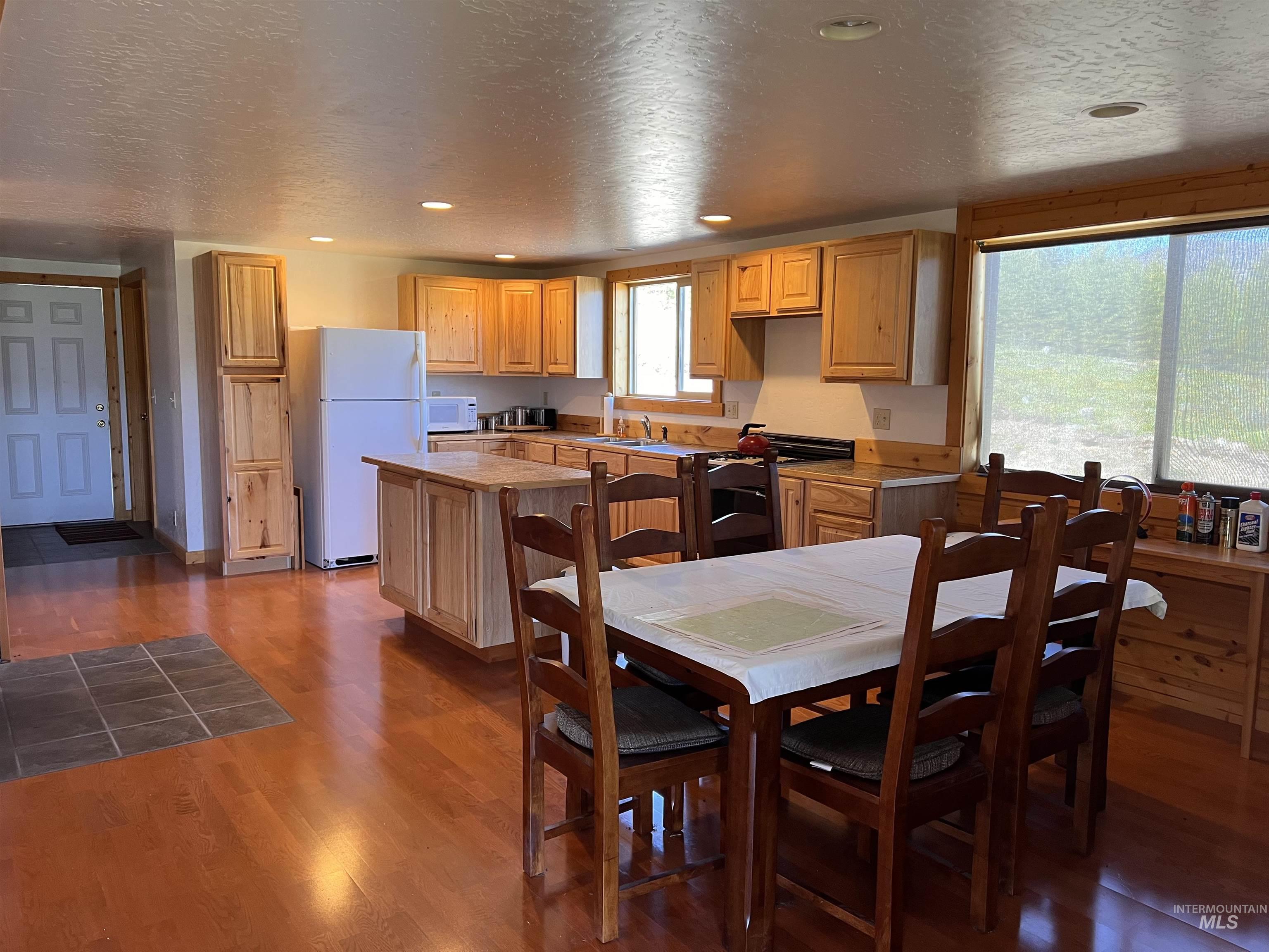 532 Warren Creek Road, Warren, Idaho 83671, 2 Bedrooms, 2 Bathrooms, Residential For Sale, Price $415,000,MLS 98986300