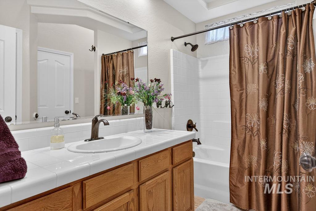 2126 S Weimaraner Way, Meridian, Idaho 83642-4610, 4 Bedrooms, 2 Bathrooms, Residential For Sale, Price $619,000, 98986304